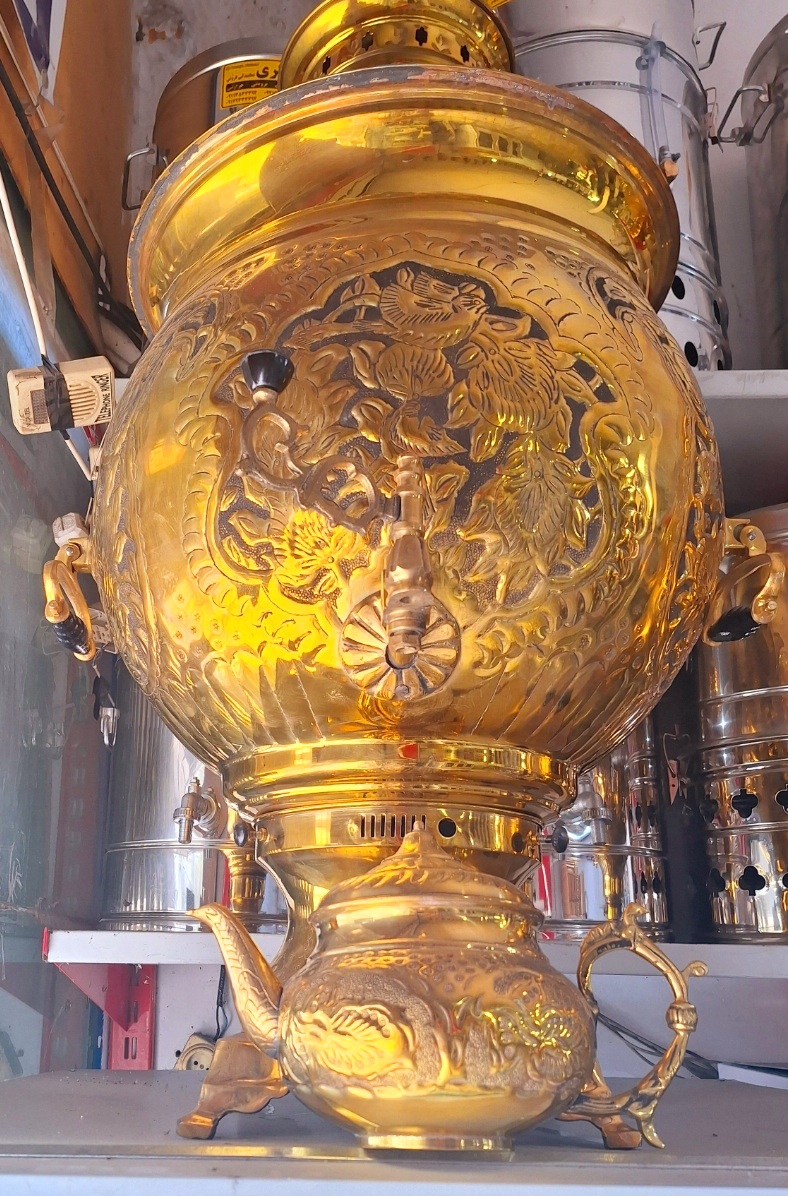 سماور گازی ورق برنجی سنتی 80 لیتری طلایی تنوره دار