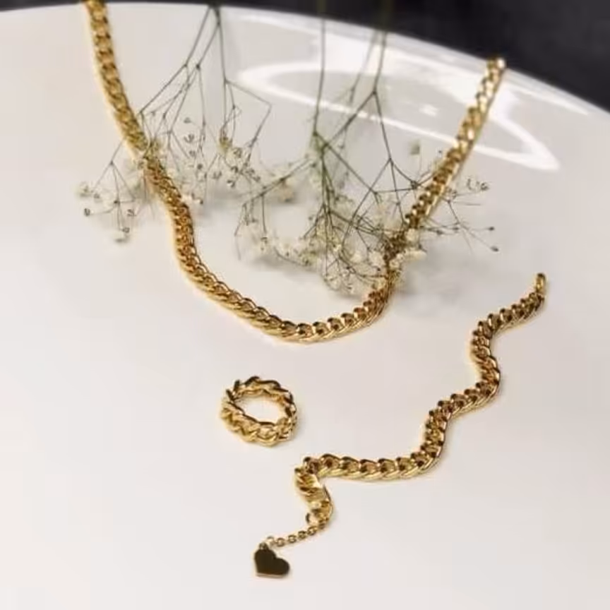 ست کارتیر استیل رنگ ثابت ضدحساسیت و آبکاری شده زنجیر 6میلی باآویز دلخواه شما