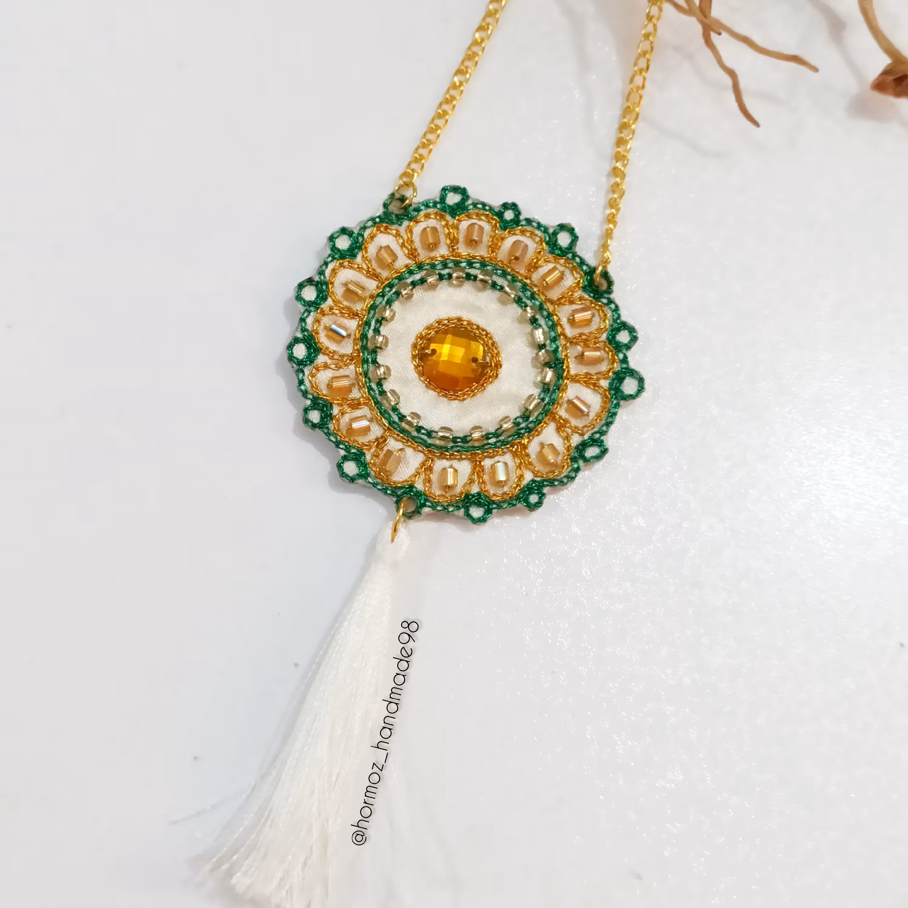 گردنبند سفید