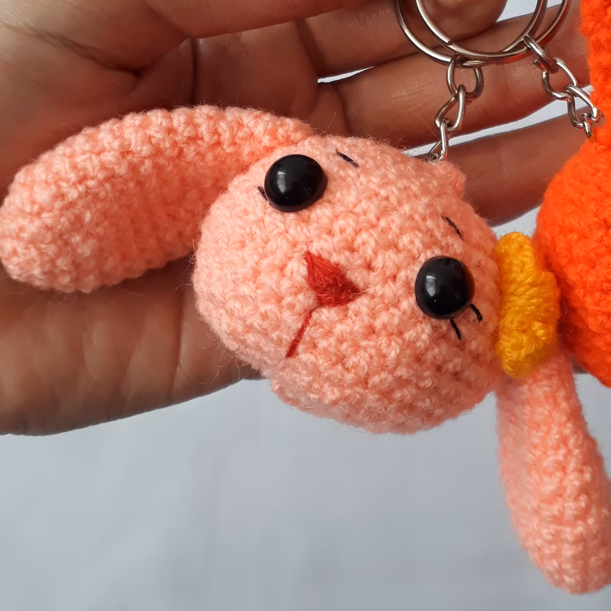 عروسک دست بافت جاکلیدی خرگوش 2