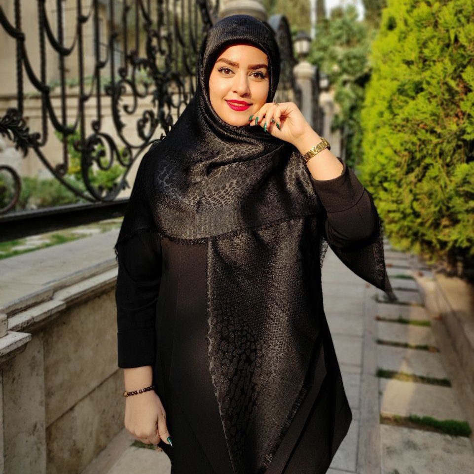 روسری نخ ابریشم ژاکارد وارداتی دورو لمه دار طرح پوست ماری قواره 140 ارسال رایگان رنگ مشکی