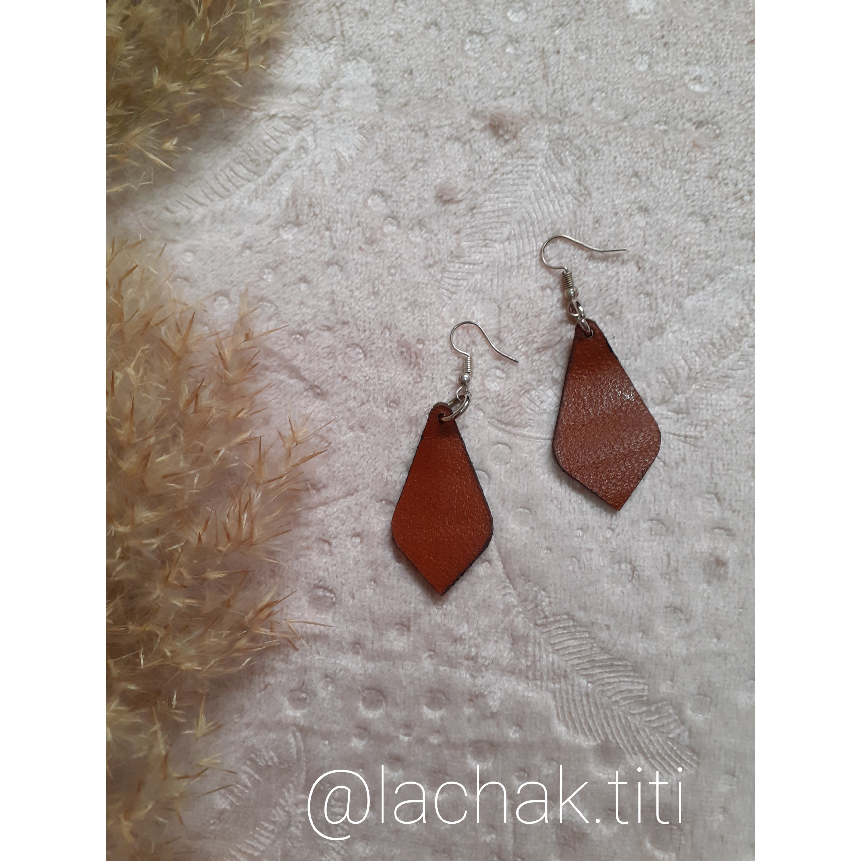 گوشواره لوزی چرم