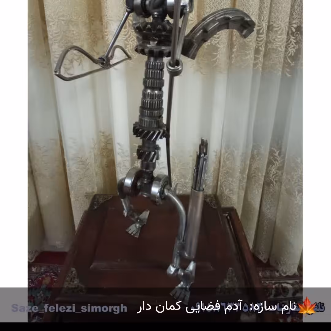 مجسمه فلزی آدم فضایی کماندار