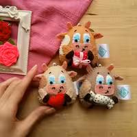 جاکلیدی گاو قابل سفارش در رنگهای مختلف عروسک نمدی دلا دالز