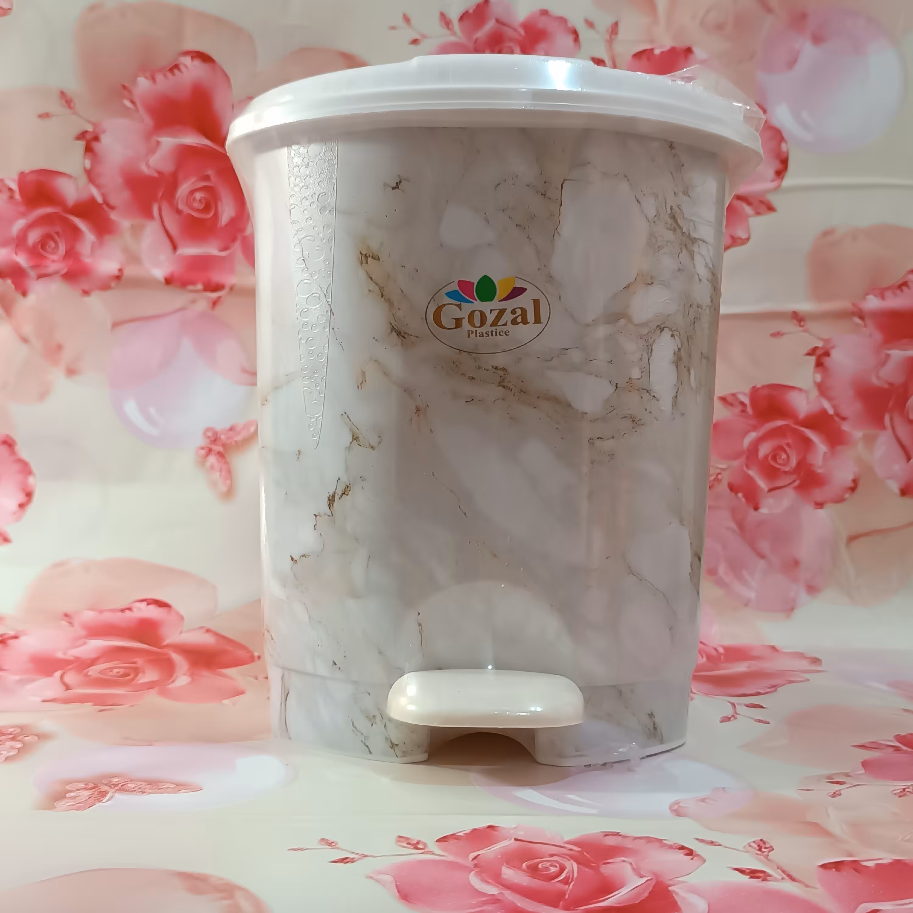 سطل زباله پدالی ماربل ،رنگ سفید، سایز کوچک،مخصوص دسشوی و حموم، ارتفاع 23 قطر 20