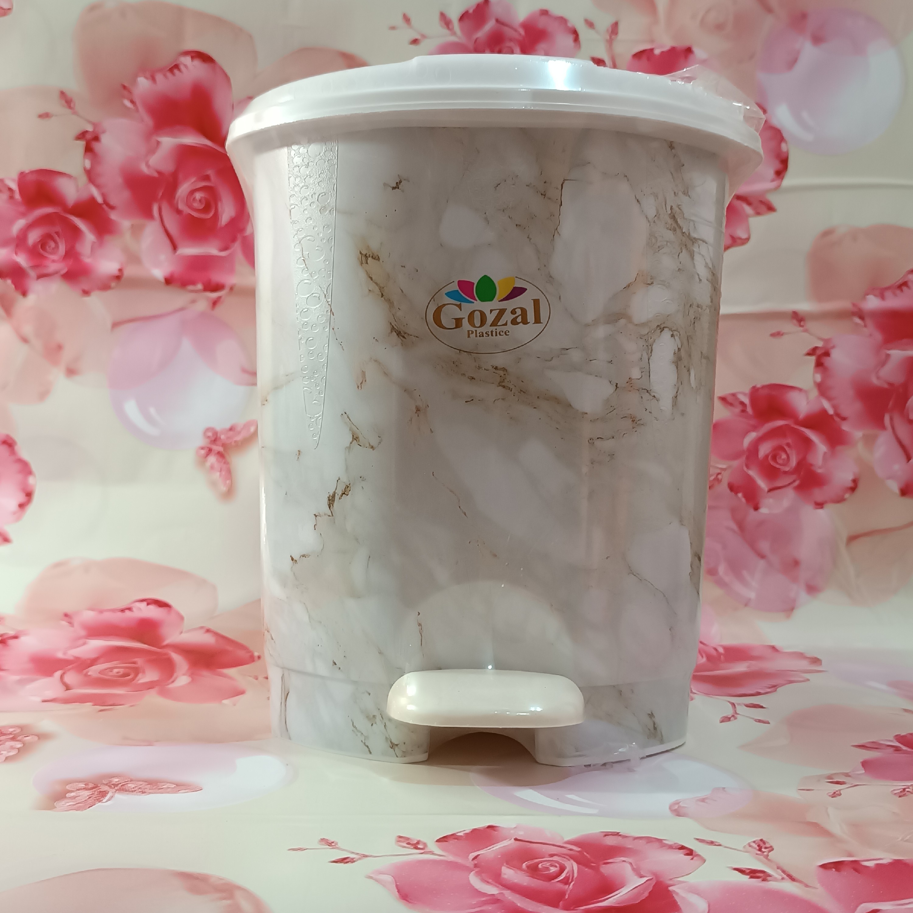 سطل زباله پدالی ماربل ،رنگ سفید، سایز کوچک،مخصوص دسشوی و حموم، ارتفاع 23 قطر 20