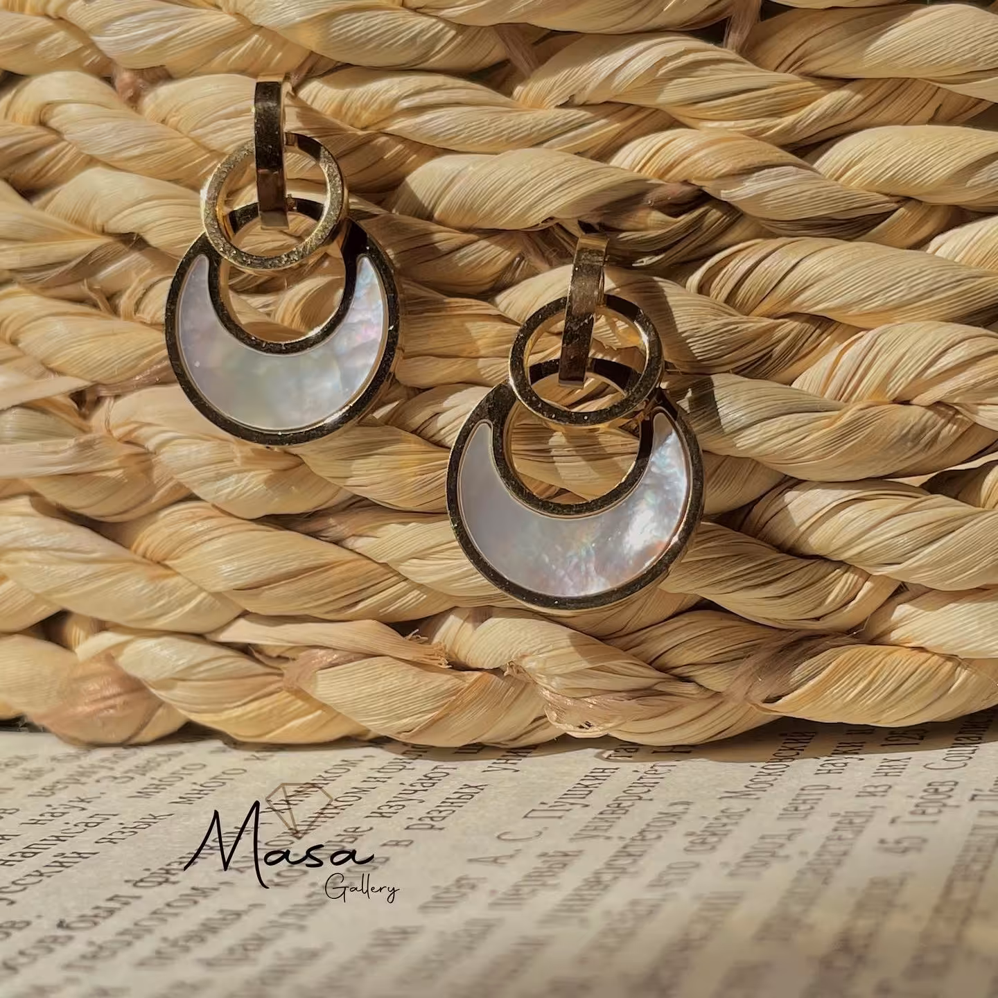 گوشواره استیل با صدف طلایی