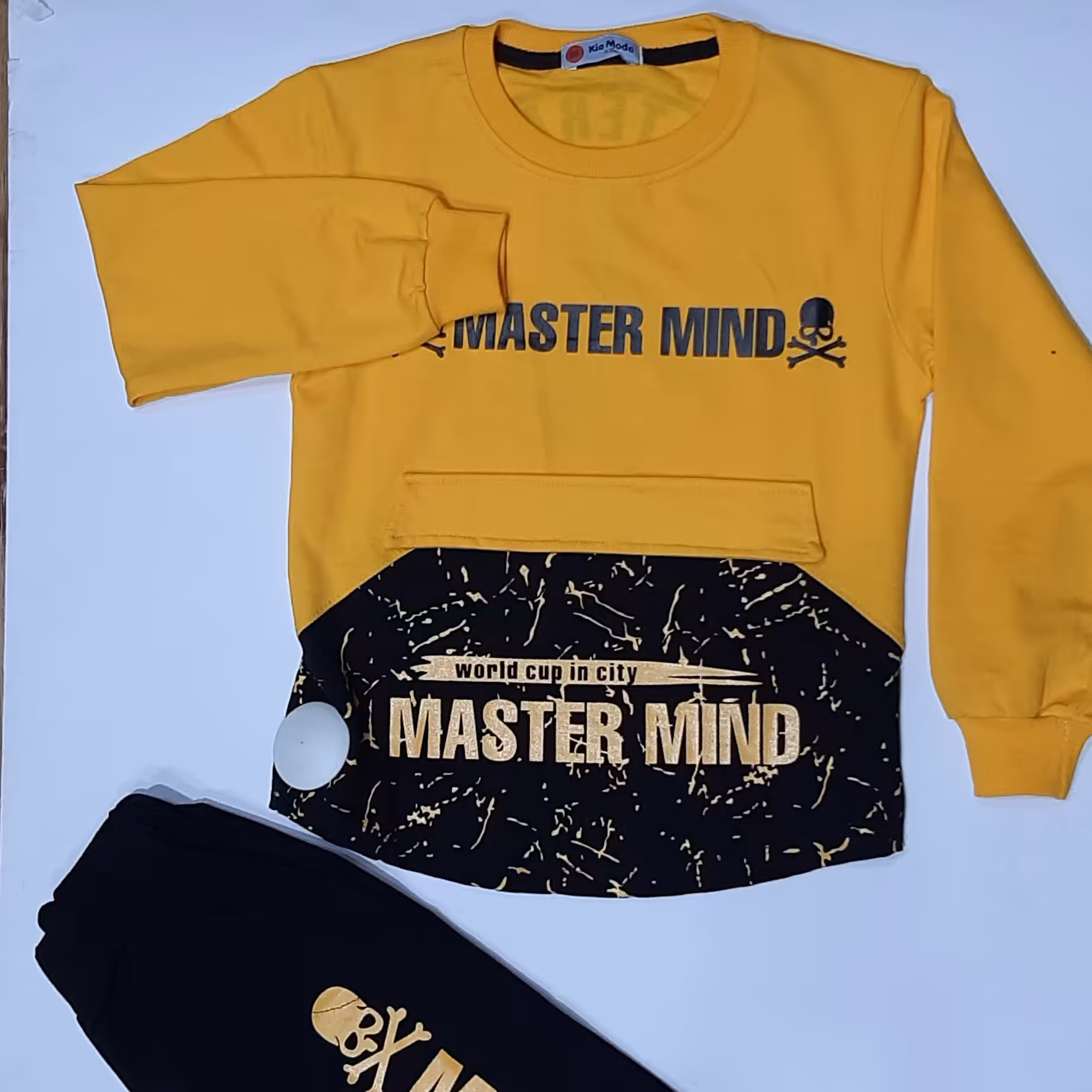 بلوز  پسرانه یقه گرد طرح دار رنگ بندی آبی فسفری زرد  سایز 45,50,55,60