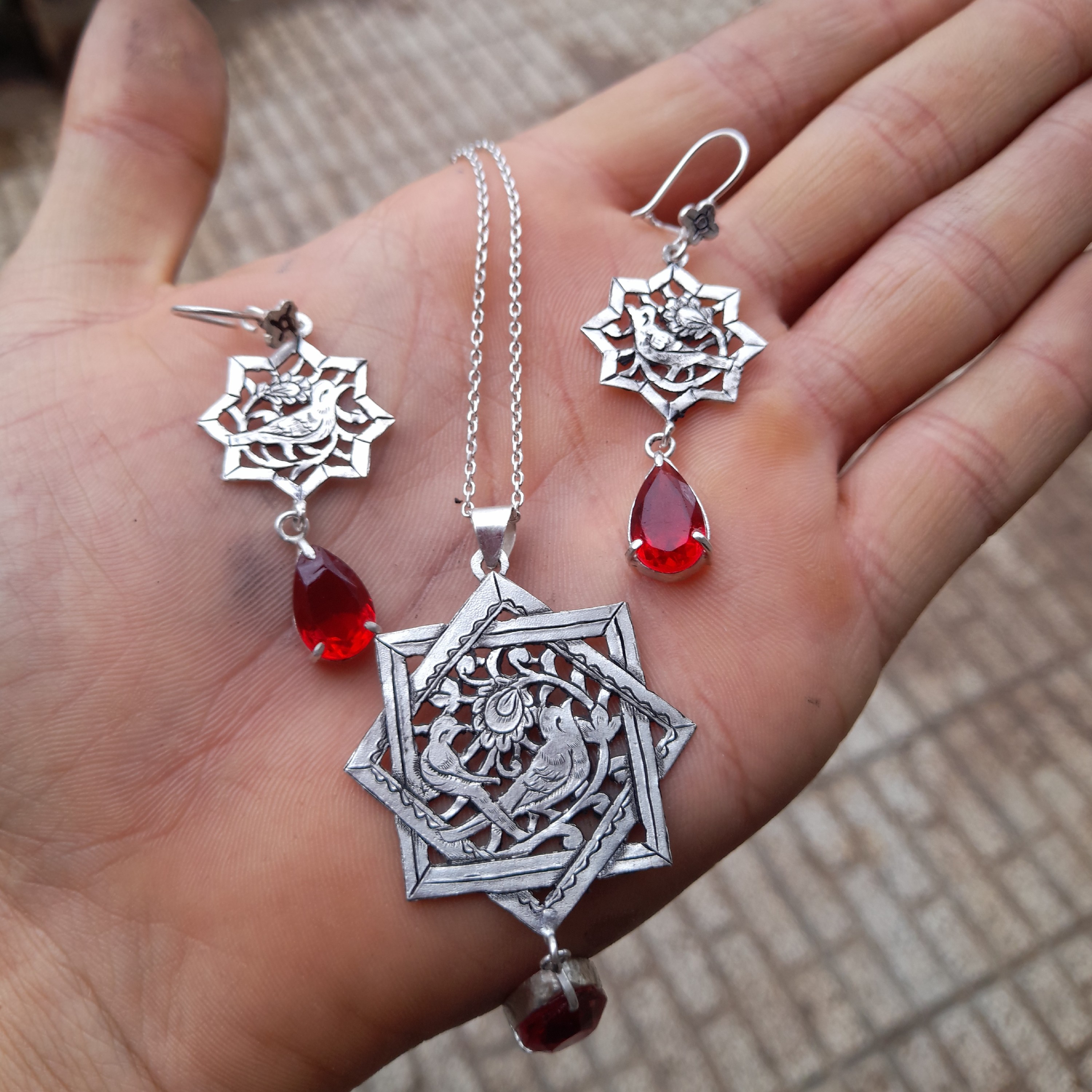 نیم ست نقره قلمزنی شده 