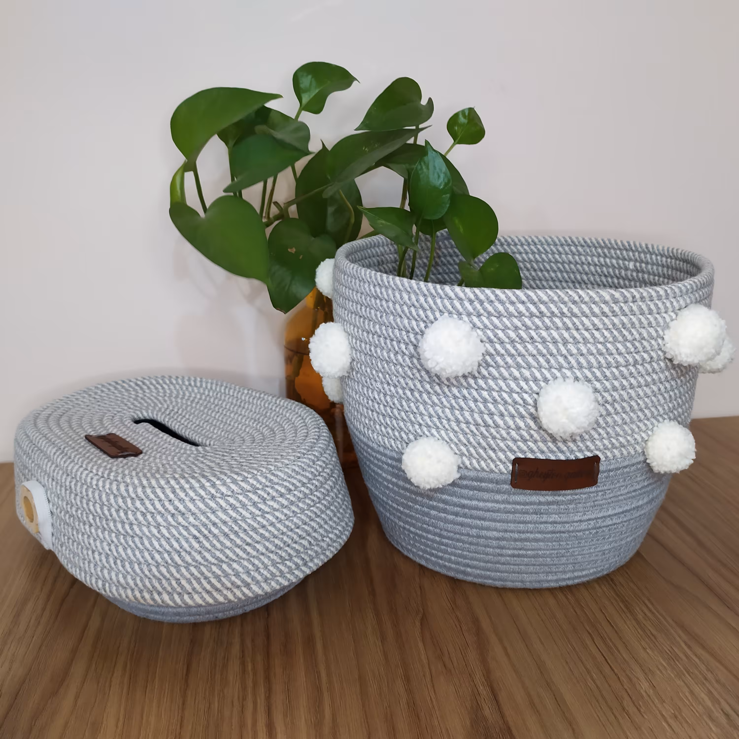 سطل و جادستمال کاغذی قیطان ترکیب طوسی و زبرای طوسی دوخته شده با قیطان مغزدار با ایستایی بالا و قابل شستشو 