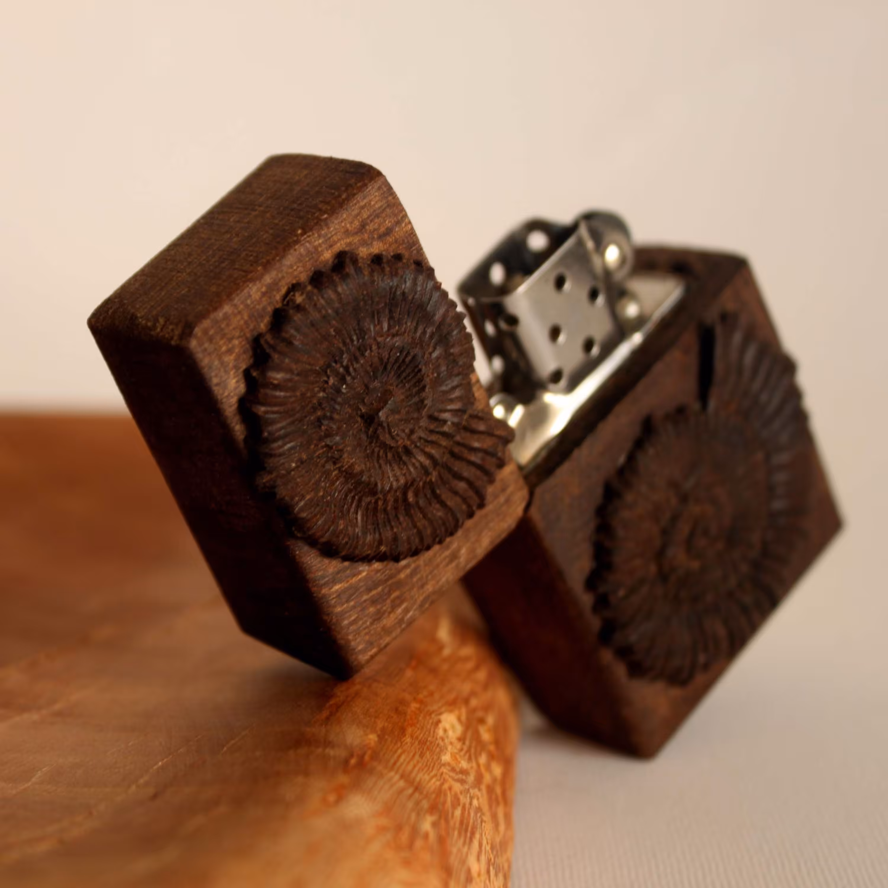 فندک بنزینی دست ساز چوبی طرح آمونیت