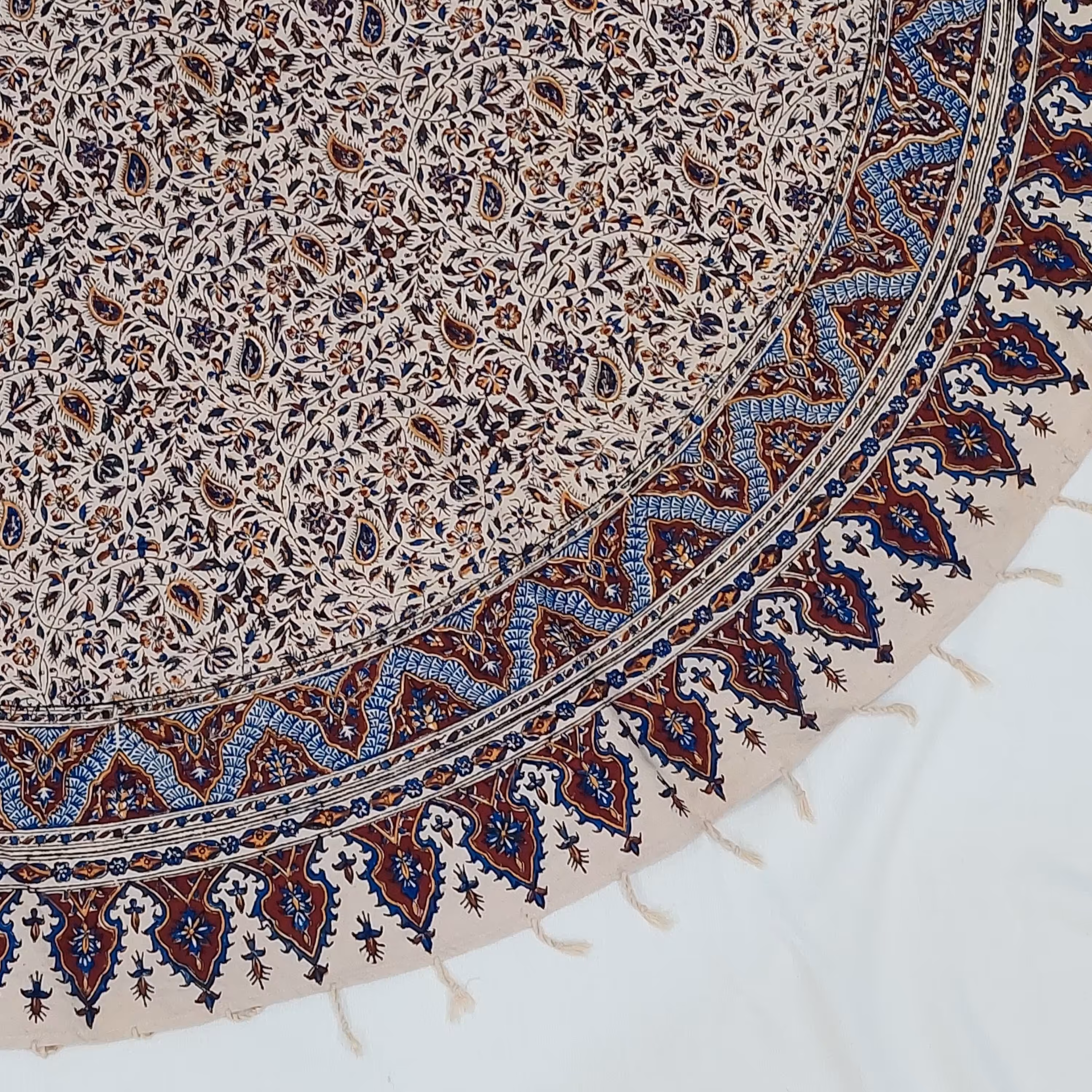 رومیزی قلمکار گرد قطر150طرح بته ریز 