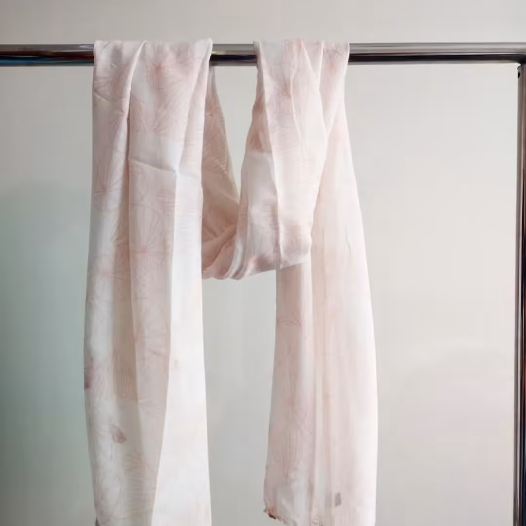 شال نخی زمینه سفید