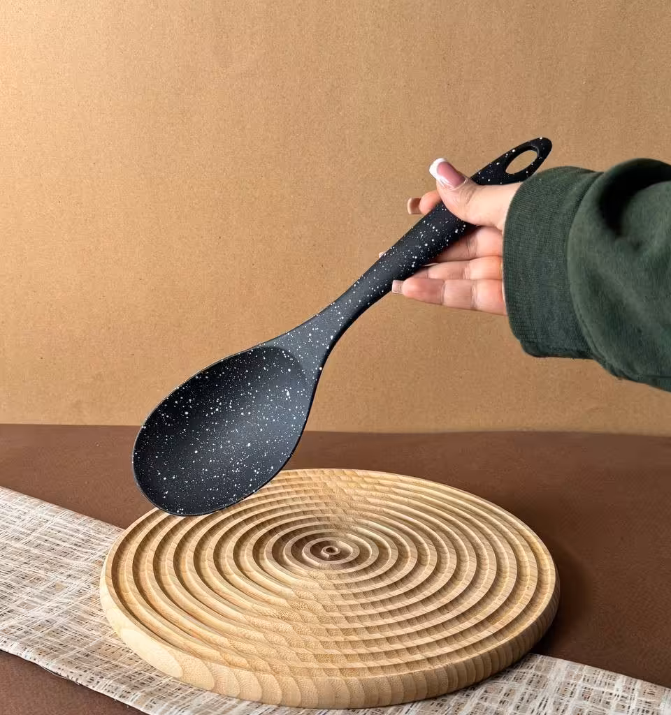 قاشق سیلیکونی شنگیا