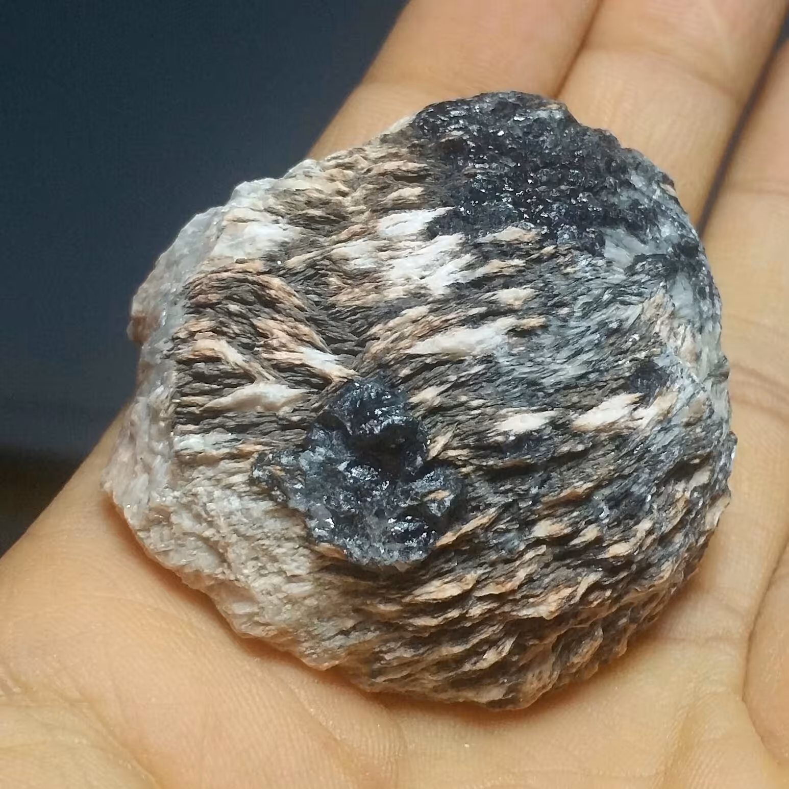 سنگ راف باریت بسیار خوش رنگ و خاص نمونه کلکسیونی بسیار زیبا کد 10612