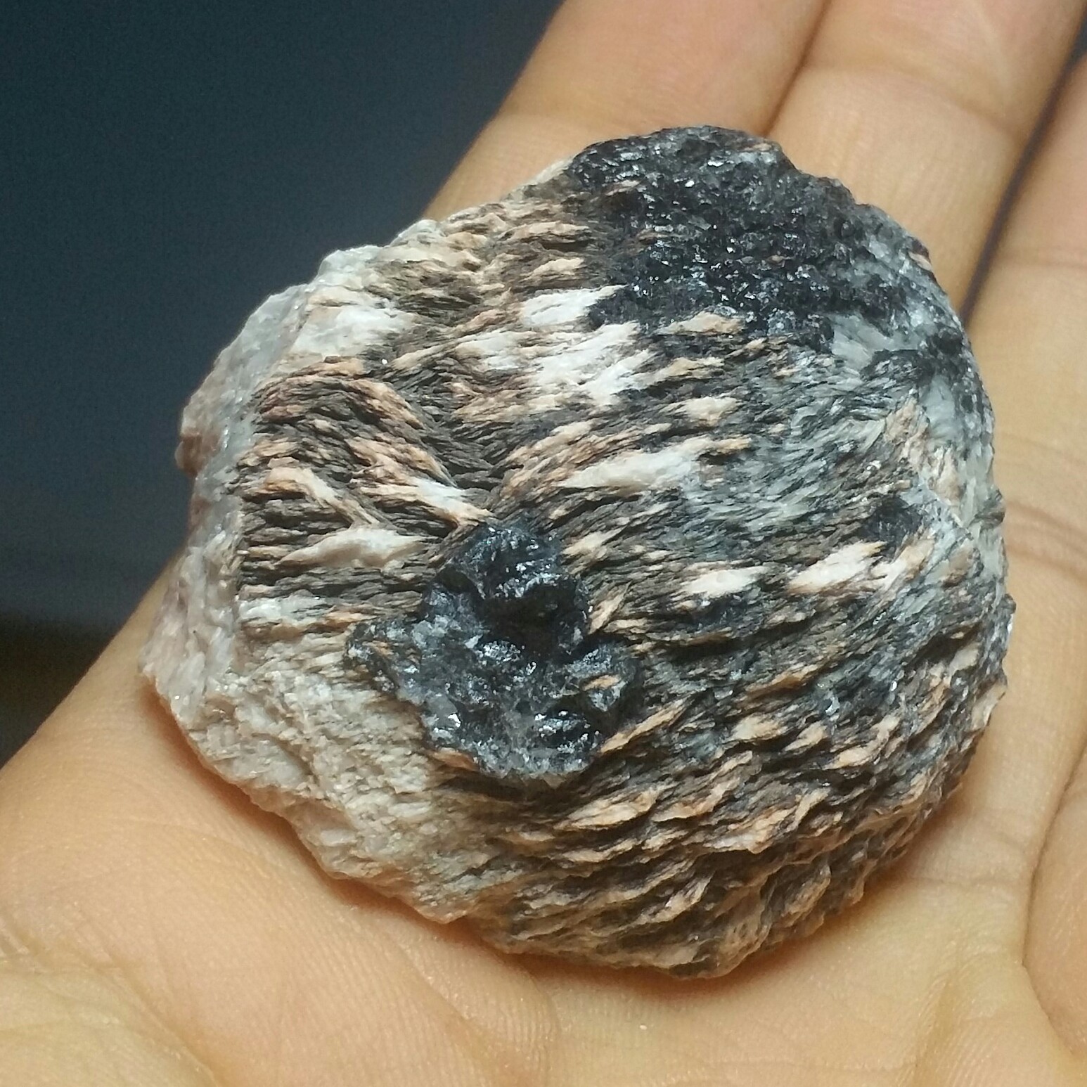 سنگ راف باریت بسیار خوش رنگ و خاص نمونه کلکسیونی بسیار زیبا کد 10612