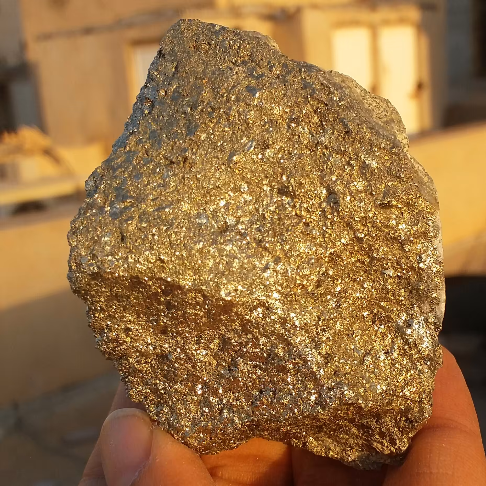 سنگ راف پیریت طلایی ملقب به سنگ طلا روی بستر  100 در 100 طبیعی شاهکار خلقت
بی نظیر
سایز درشت
کد10883