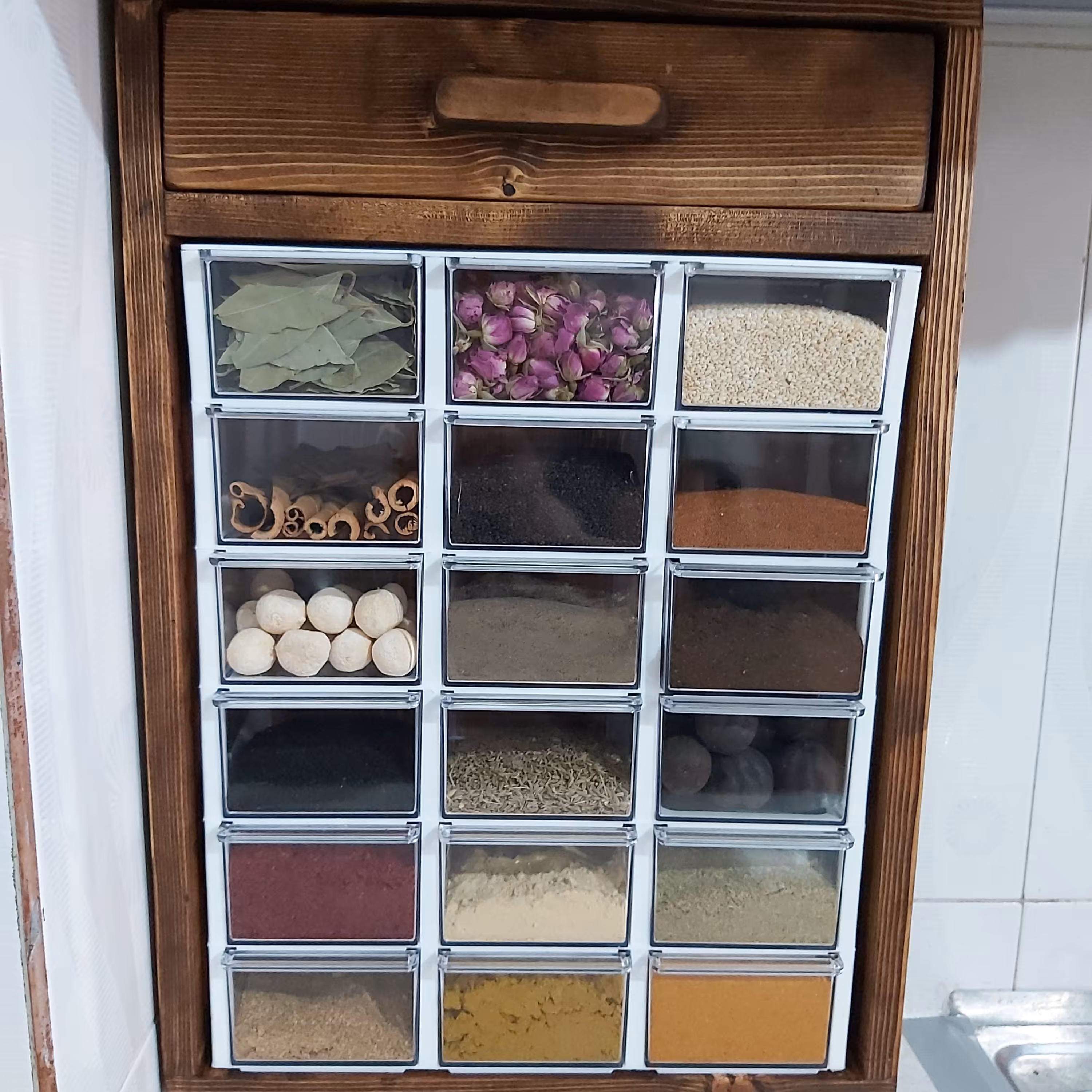 استند 18 کشو