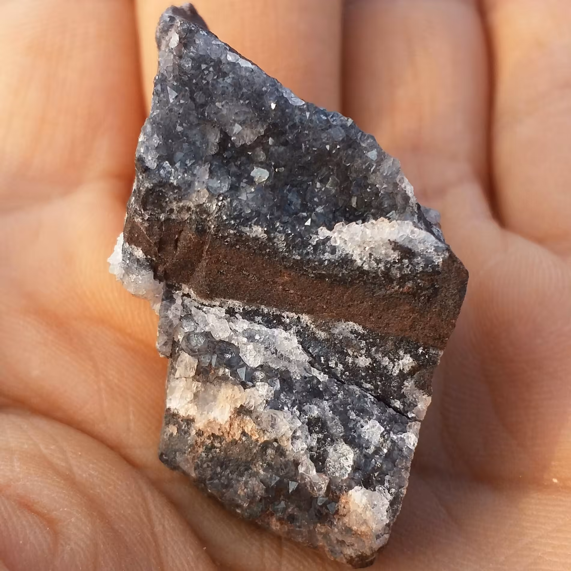 نمونه فوق کلکسیونی کلسیت پر بلور روی بستر محشر 100 در 100 طبیعی خااص 
کد 7915