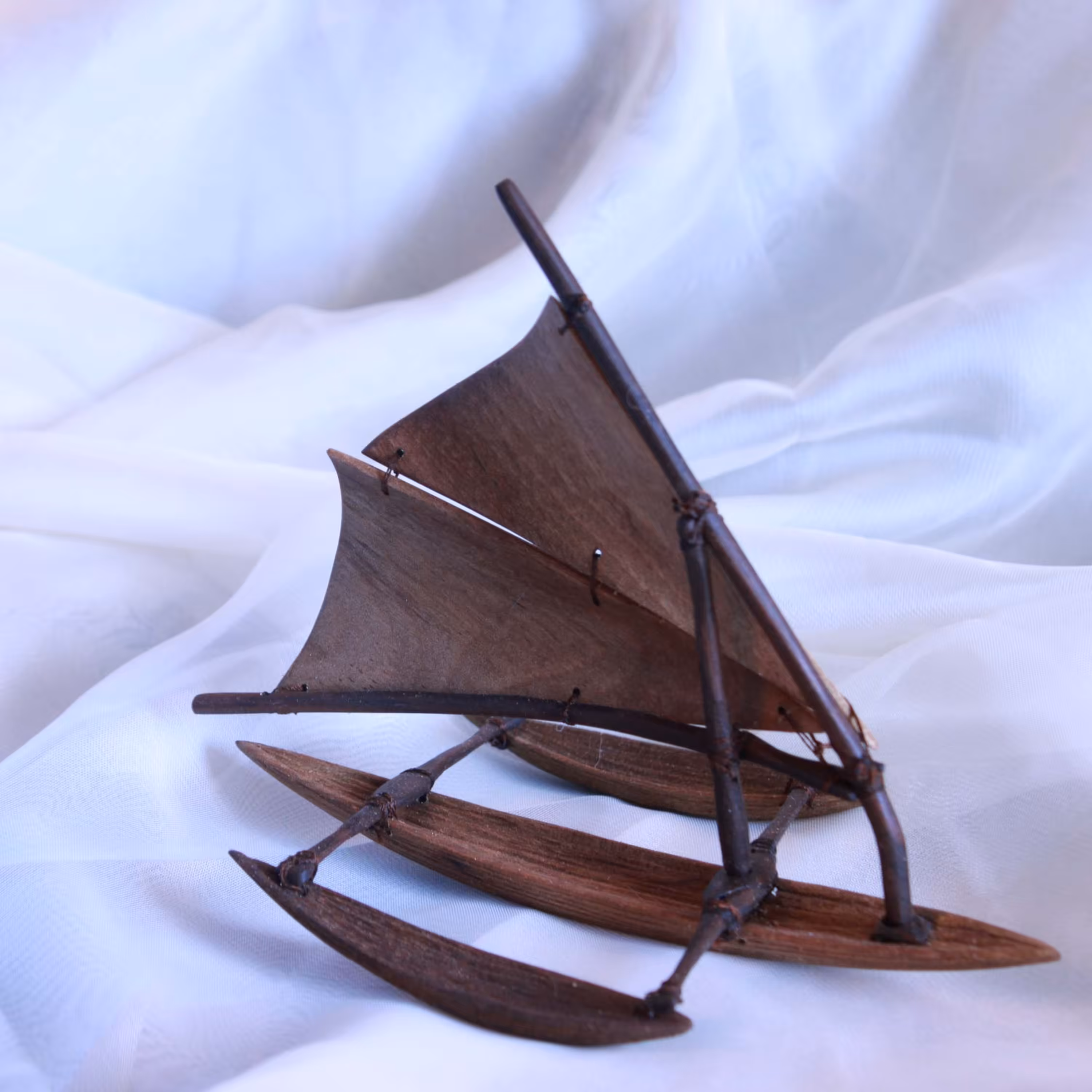 دکوری دست ساز طرح قایق هاوایی	 از جنس چوب گردو			