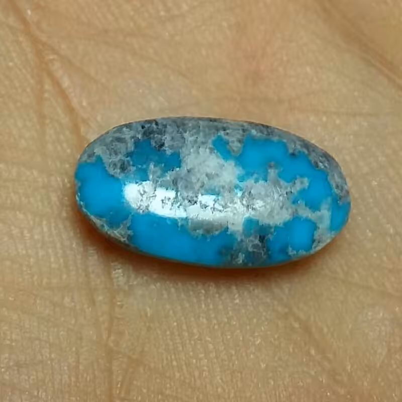 فیروزه نیشابور نگین فیروزه نیشابور آبی تراش بیضی بسیار زیبا و چشم نواز و فاخر کد 10984