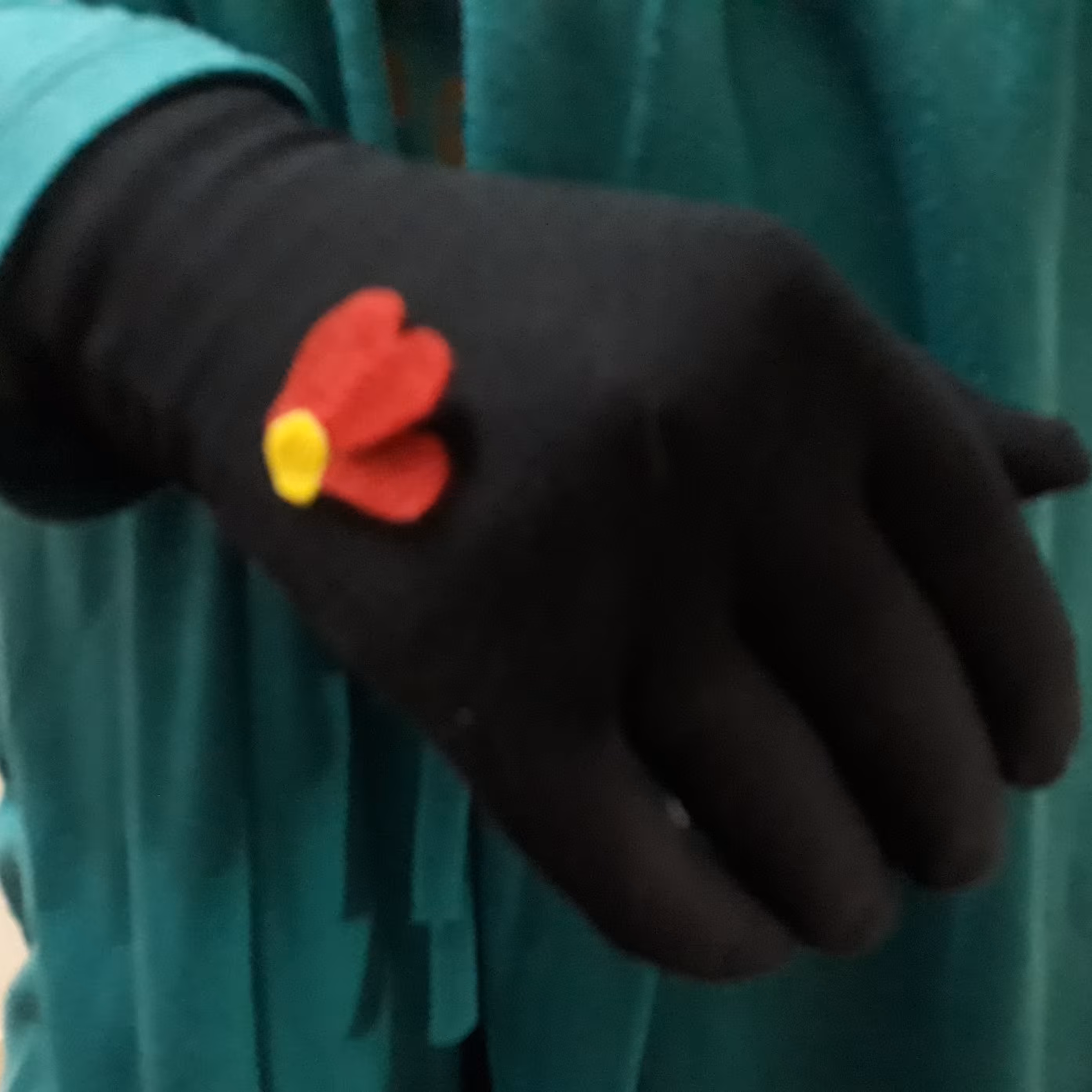 دستکش گل نمدی