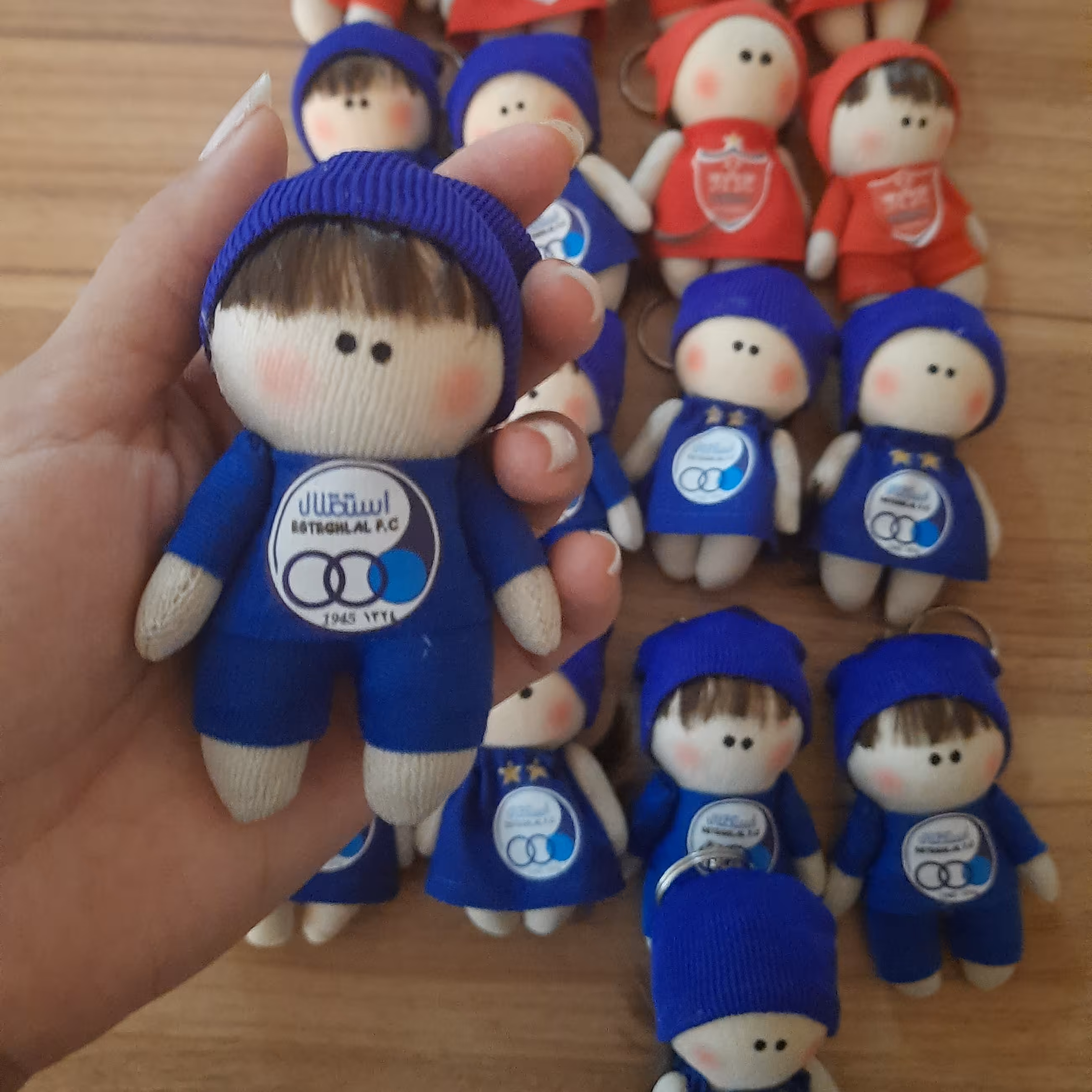 عروسک جاکلیدی.جاسوئیچی.آویز استقلالی.آویز پرسپولیسی.عروسک پرسپولیس عروسک کوچولو عروسک عمده.دستساز  8سانتی قابل شستشو