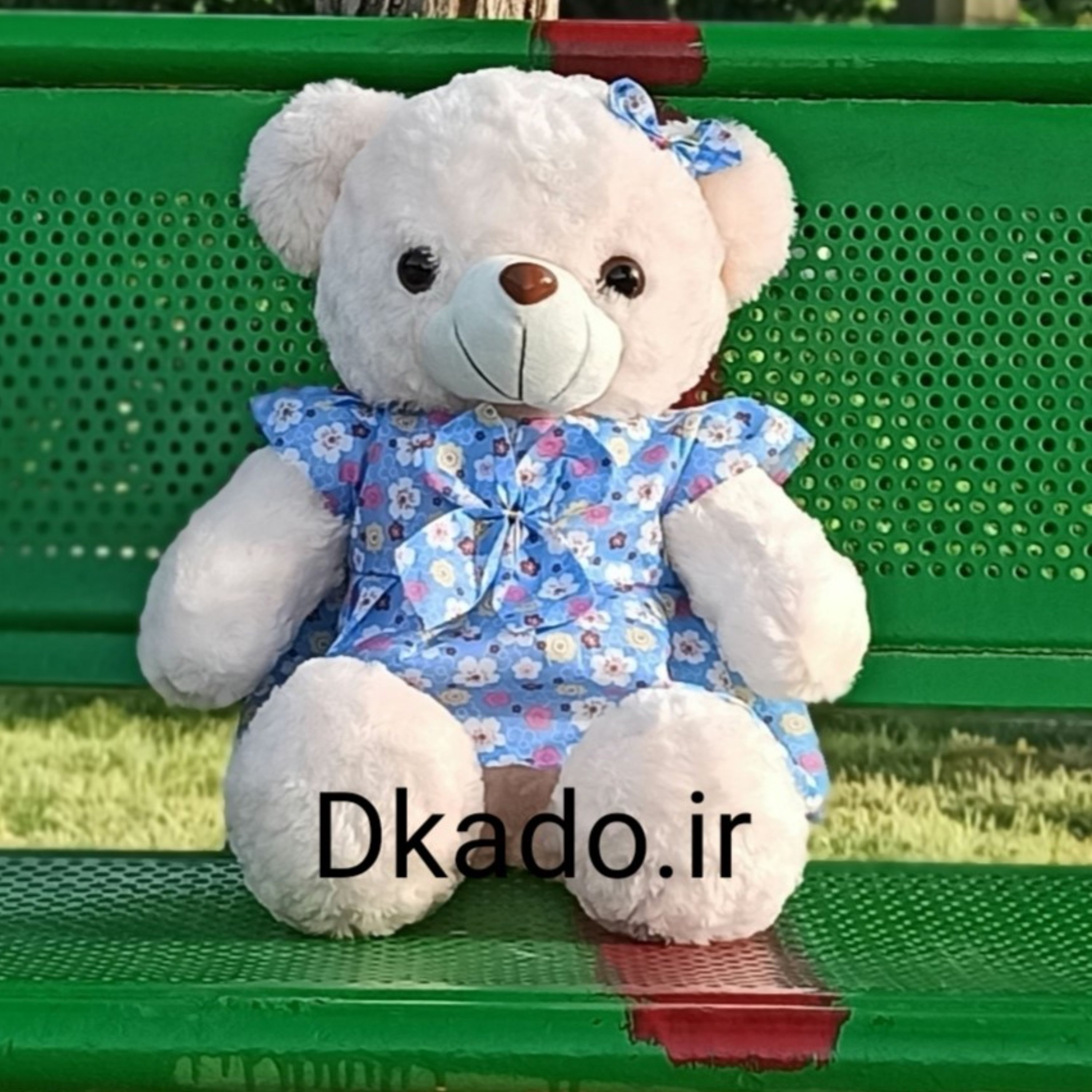 عروسک خرس پولیشیِ سفید شیری، طرح دخترانه لباس گل گلی اورجینال، با ارتفاع 60 سانتی متر
