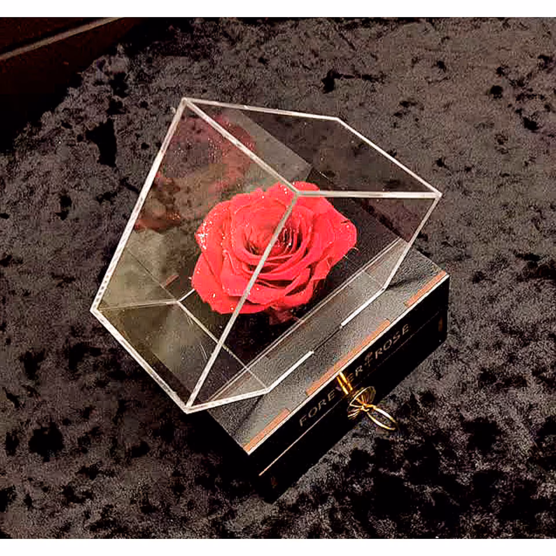 گل رز جاودان همراه با پلکسی کشو دار  با شکلات و تزئینی گل اختیاری با انتخاب مشتری