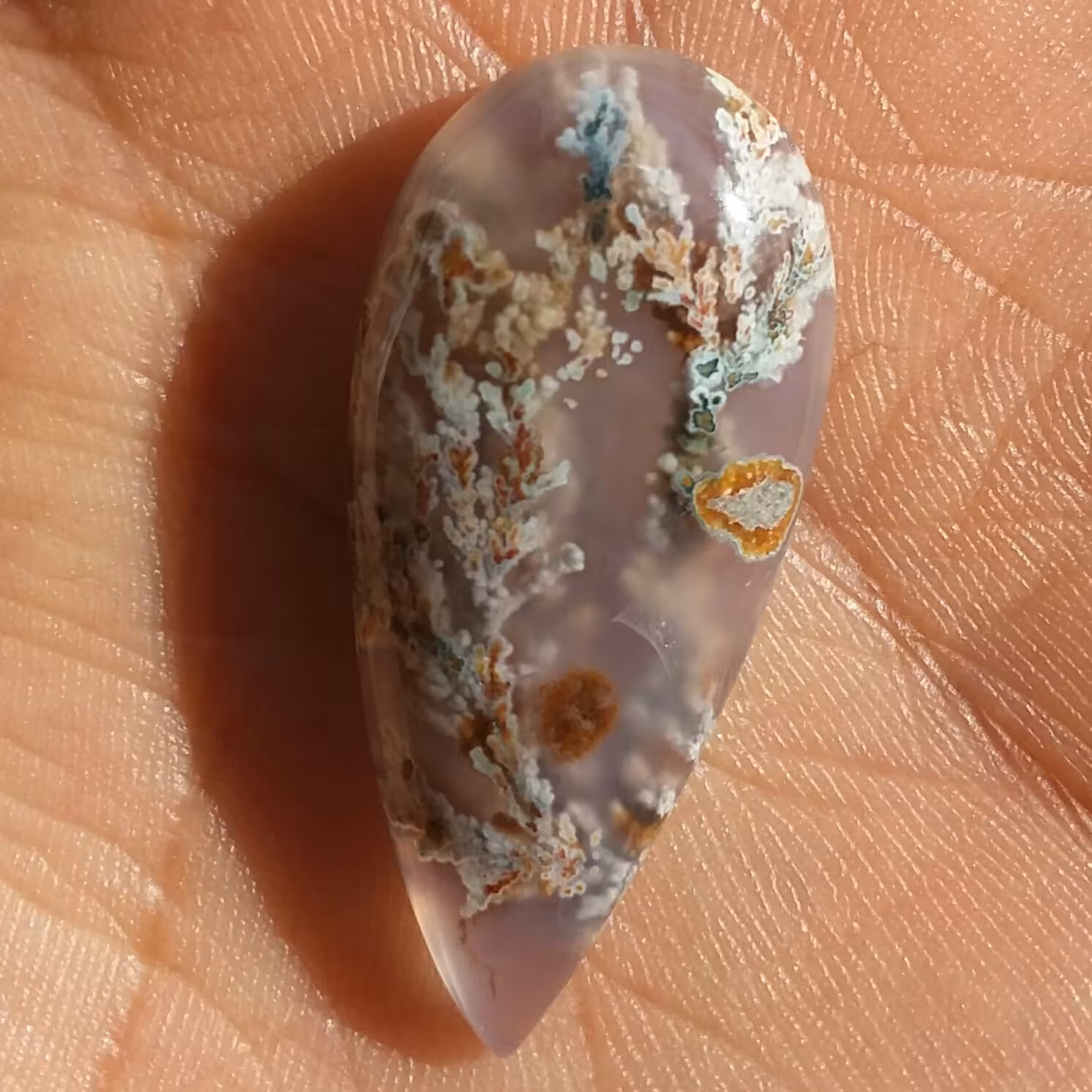 نگین شجر شکوفه 7رنگ زمینه سوسنی پر رنگ تراش دامله فانتزی نگینی تکرار نشدنی با شجرهایی بسیار واضح 100درصد طبیعی محشر 