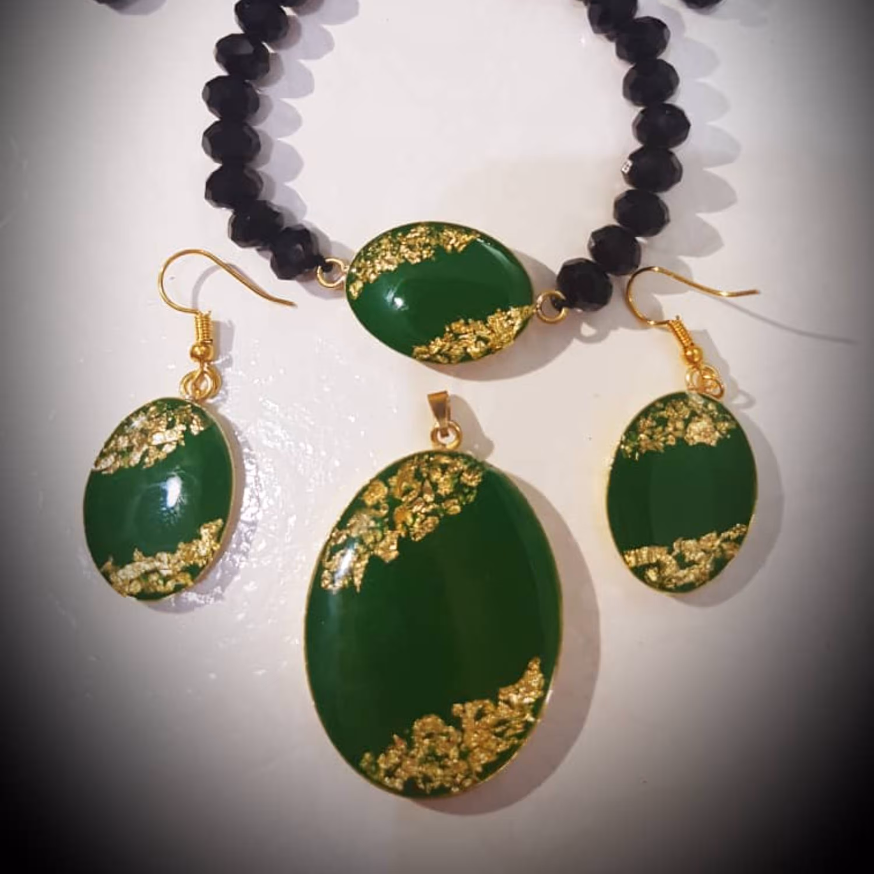 ست زیورآلات رنگ سبز با کفه برنجی و رنگ ثابت