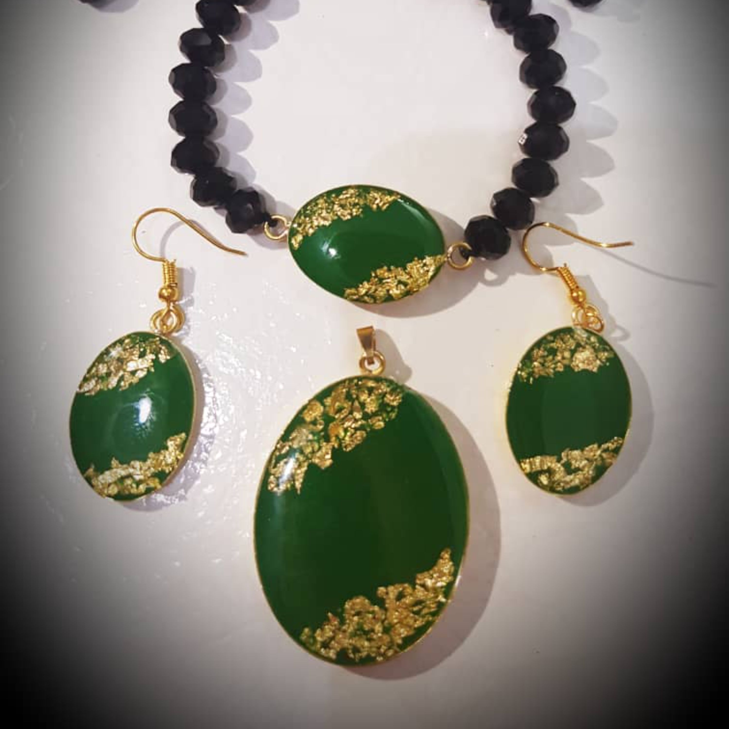 ست زیورآلات رنگ سبز با کفه برنجی و رنگ ثابت