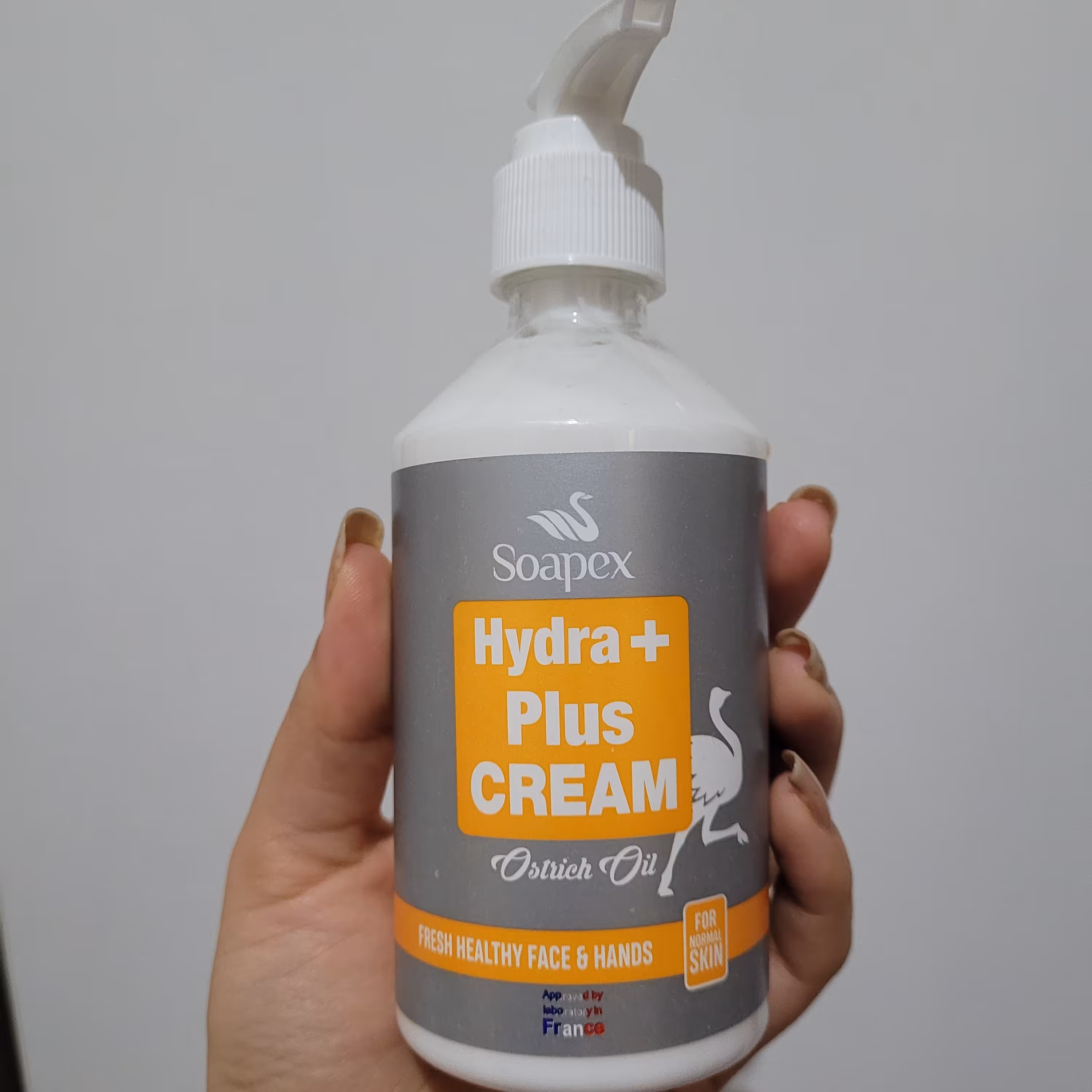 کرم آبرسان و مرطوب کننده پمپی سوپکس عصاره روغن شترمرغ مخصوص پوست های خشک 250 میل