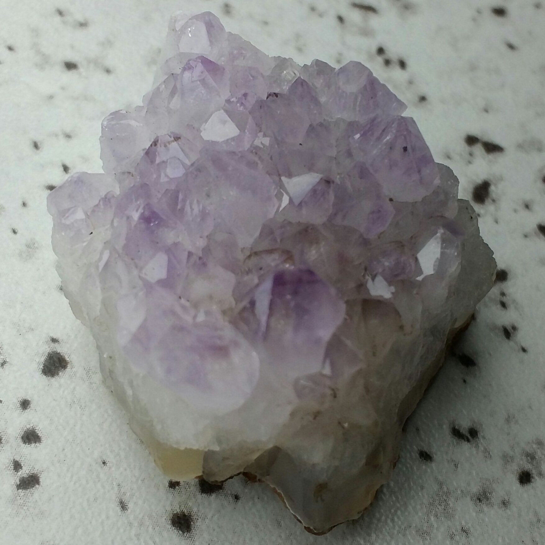 سنگ راف آمیتیس بلور درشت محشششر بی نظیییر خارق العاده بسیار زیبا دیدنی کاملا طبیعی شاهکار خلقت خا اااص
