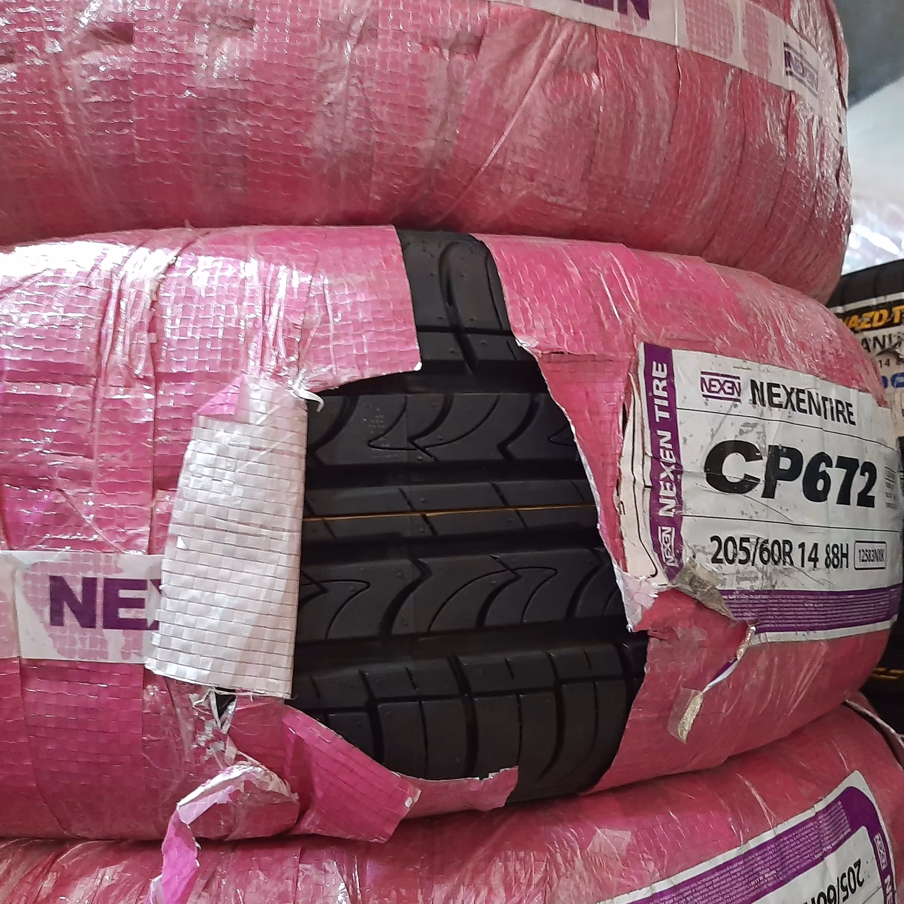 لاستیک نکسن کره سایز 205/60/14 تاریخ 2022  به همراه والو استیل به عنوان هدیه