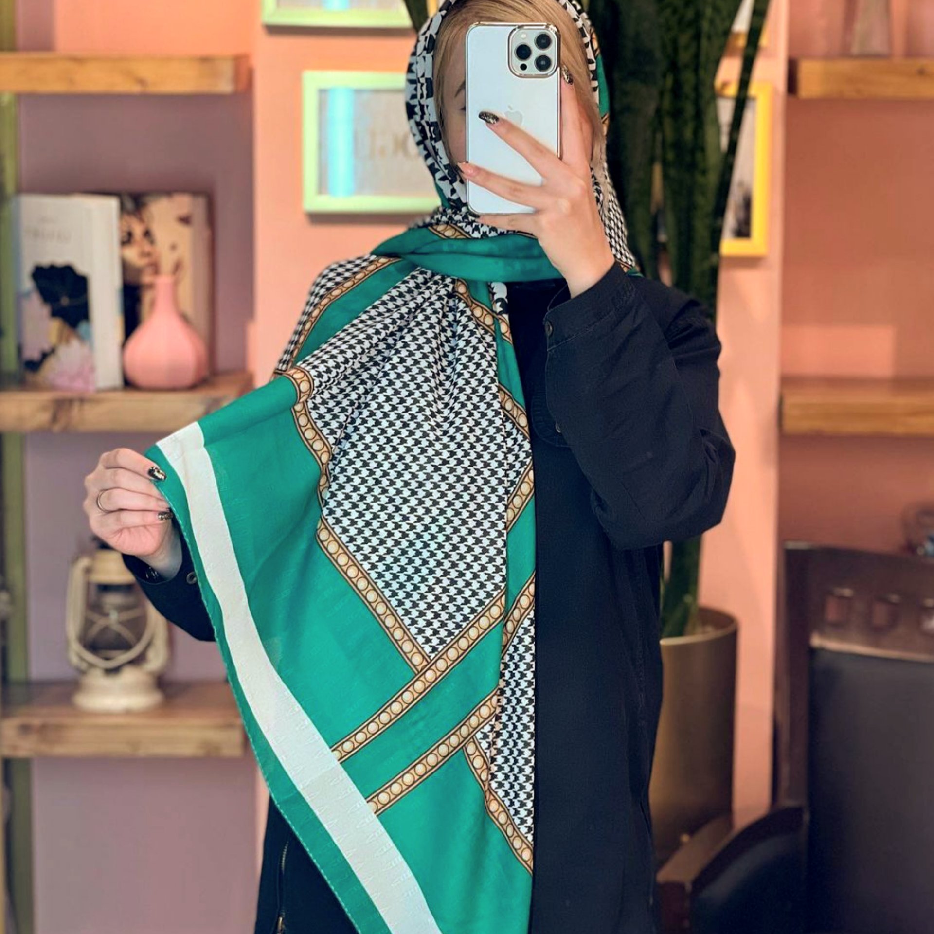 روسری نخی طرح پیچازی چهاررنگ منگوله دار