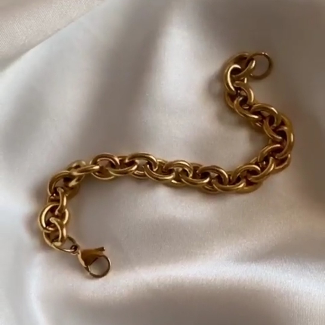 دستبند استیل رنگ ثابت طرح طلا رولور کارتیر طلایی 