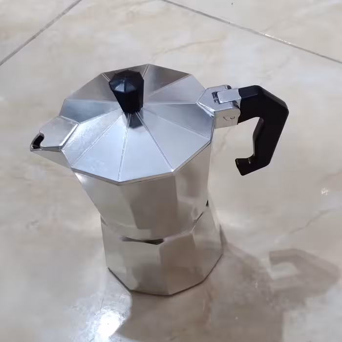 قهوه جوش سه کاپ موکاپ آلمنیوم