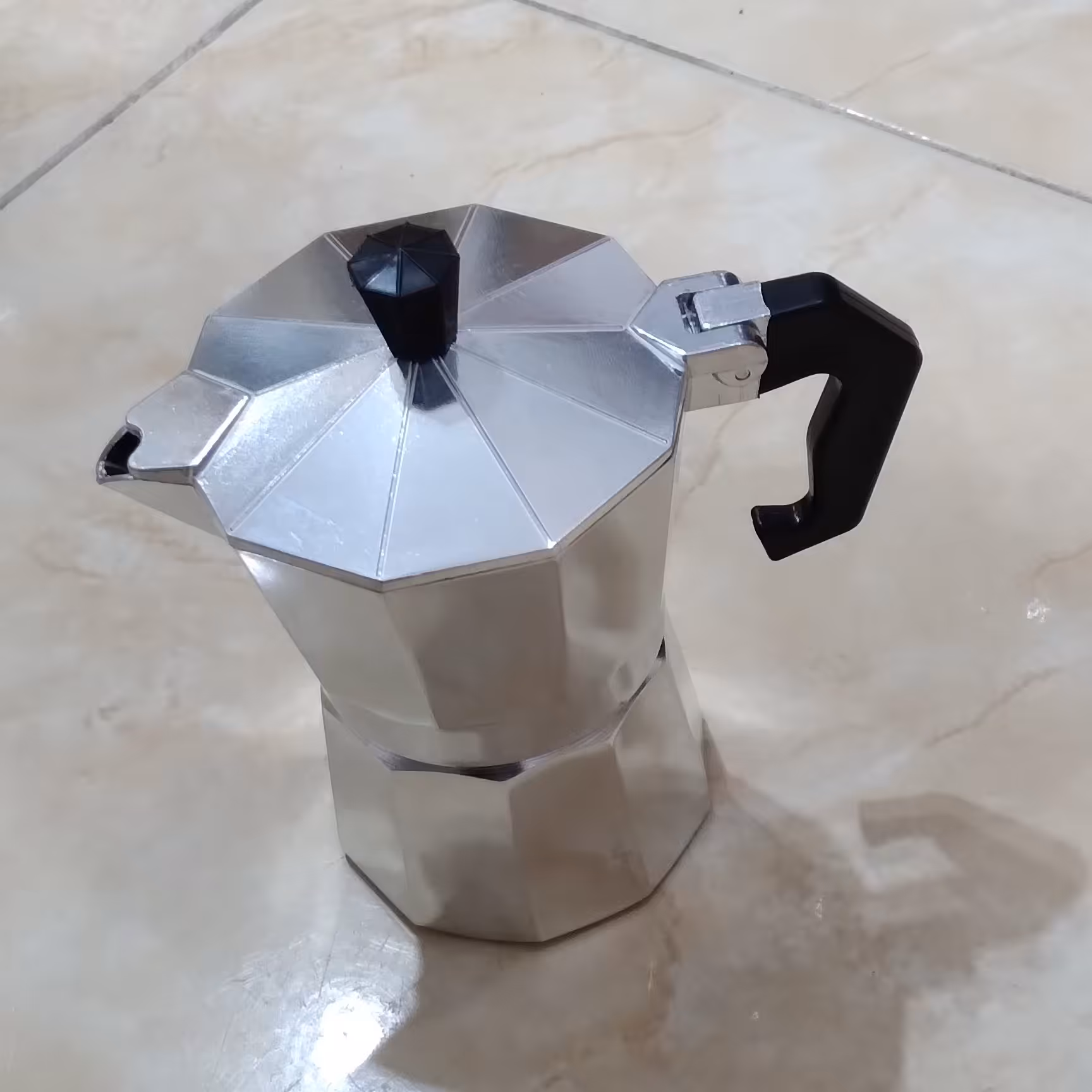 قهوه جوش سه کاپ موکاپ آلمنیوم