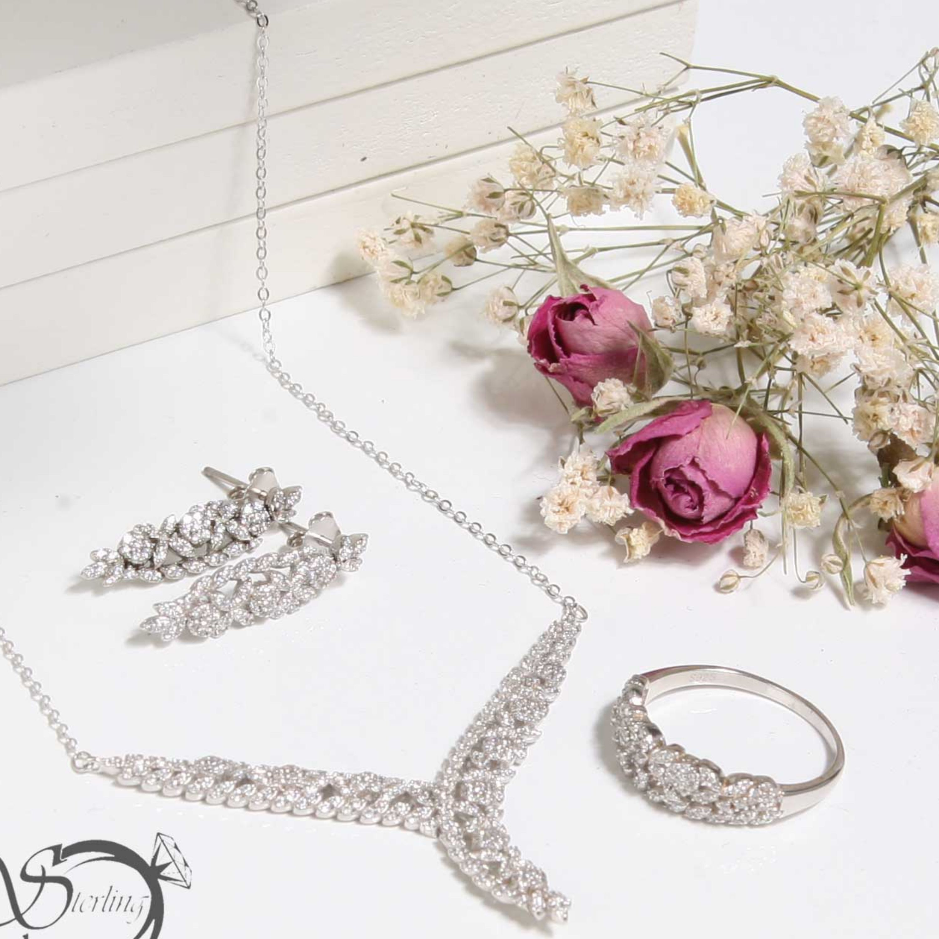 سرویس نقره طرح آویز نگین دار رنگ ثابت کد4458