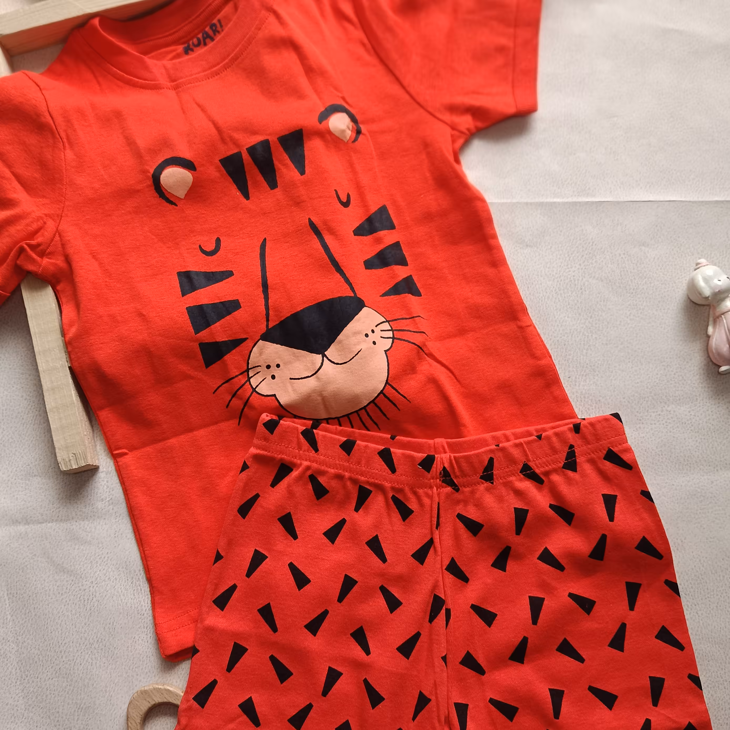 تیشرت شلوارک طرح شیر لوپیلو 