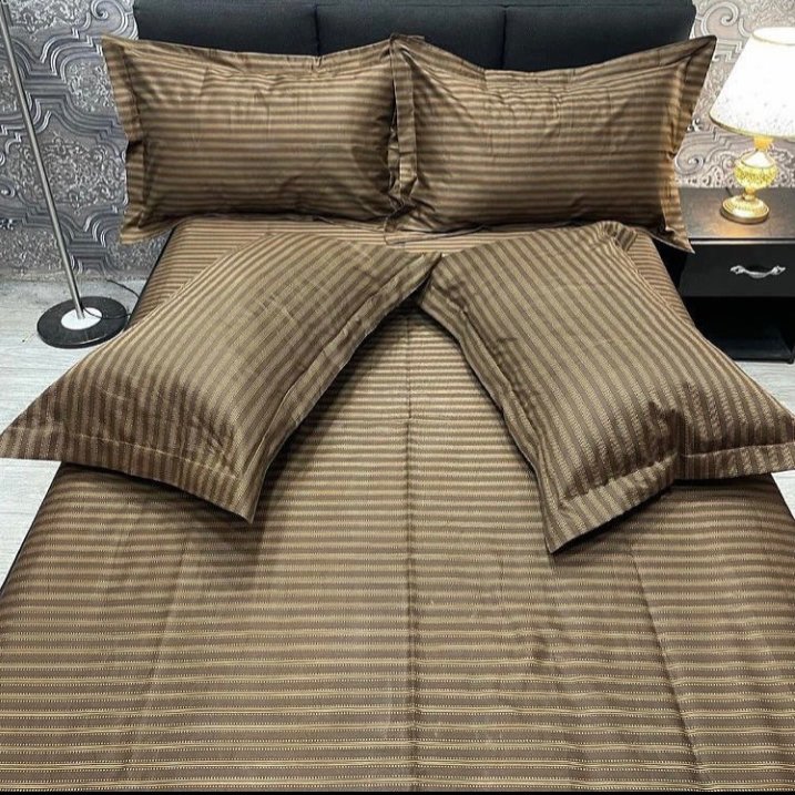 رو تختی ساده هتلی قهوه ایی پس کرایه