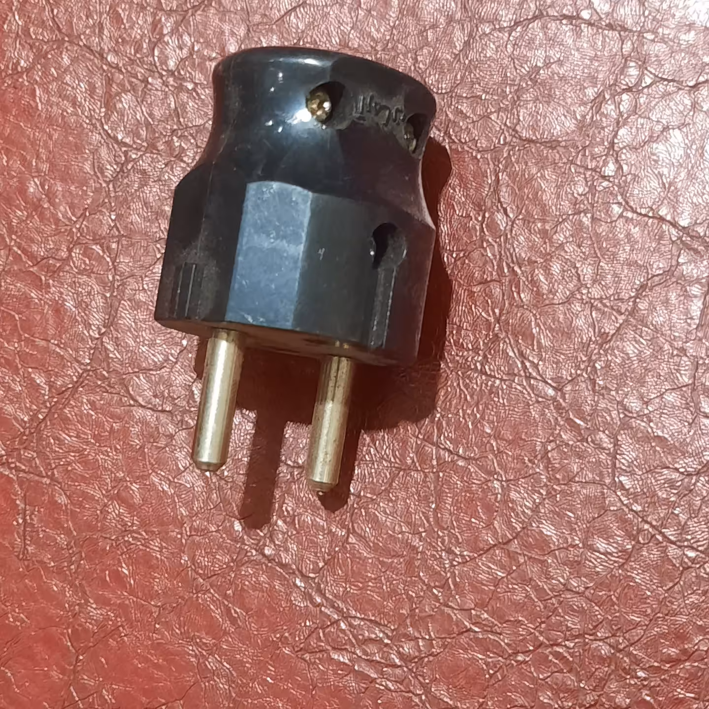 دوشاخه گرد مشکی