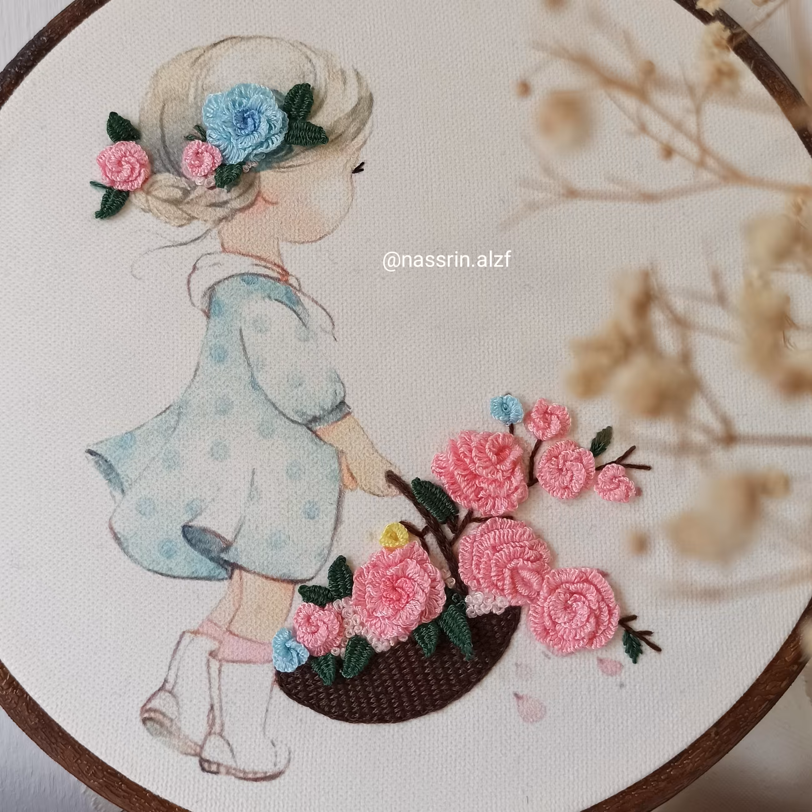 تابلوی گلدوزی دخترانه