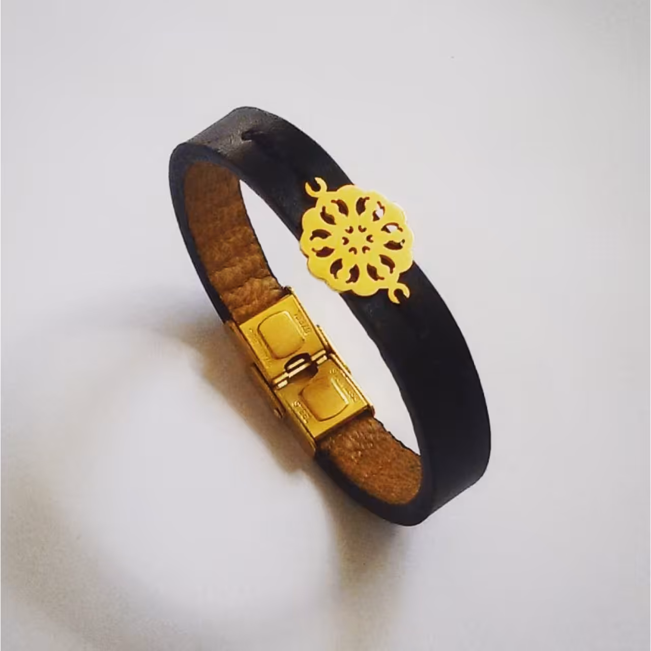 دستبند چرم طرح گل