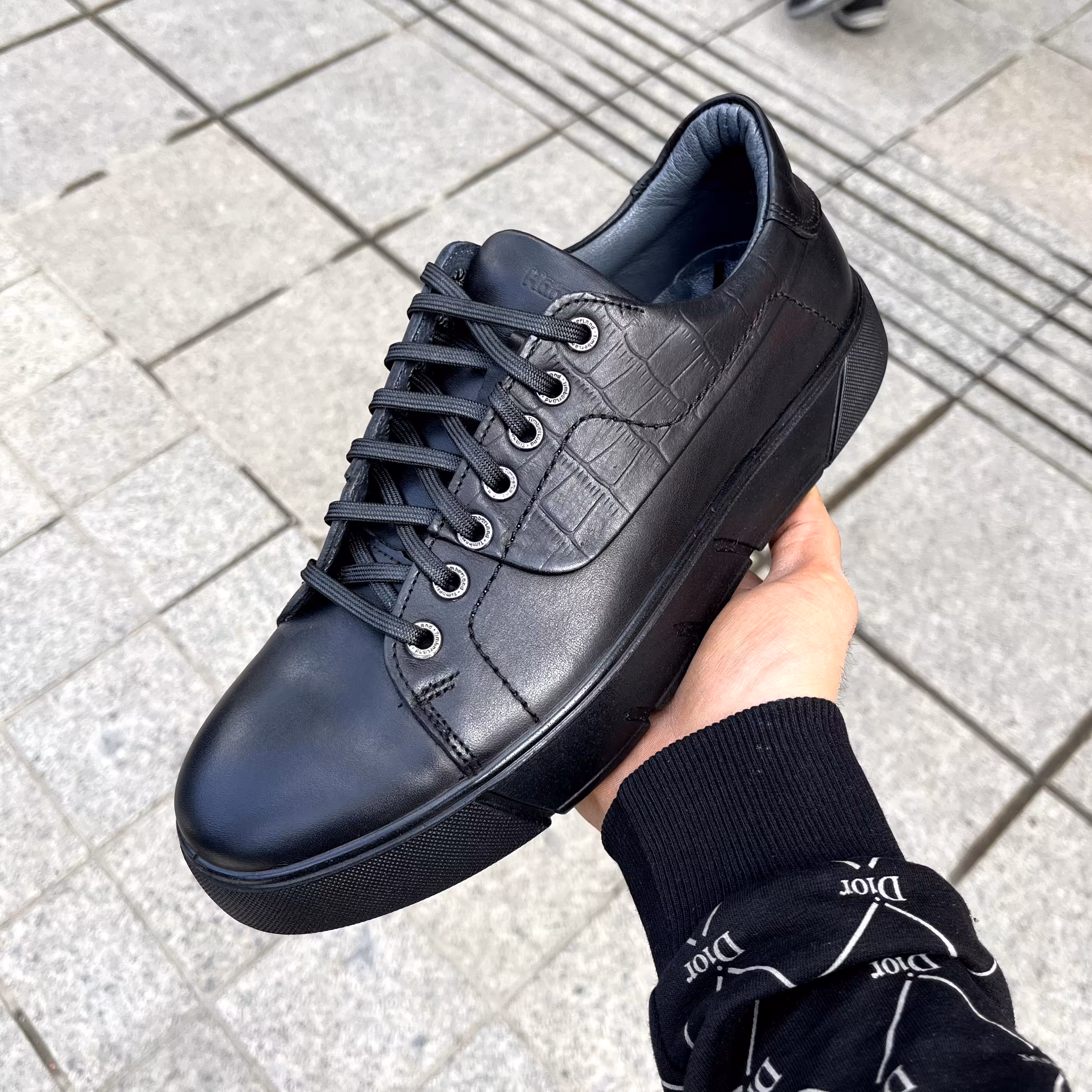 کفش کتانی مردانه طبی چرم طبیعی محصول تبریز در دو رنگ از سایز 40 تا 45 