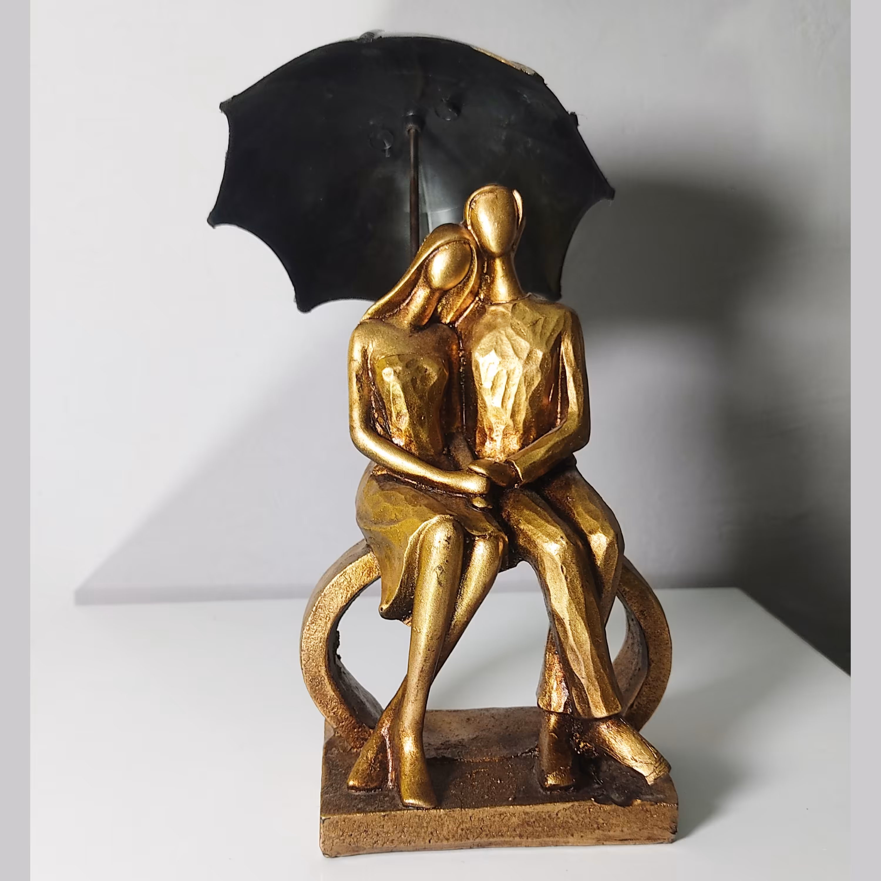 مجسمه پلی رزین خانم و آقا عاشق نشسته