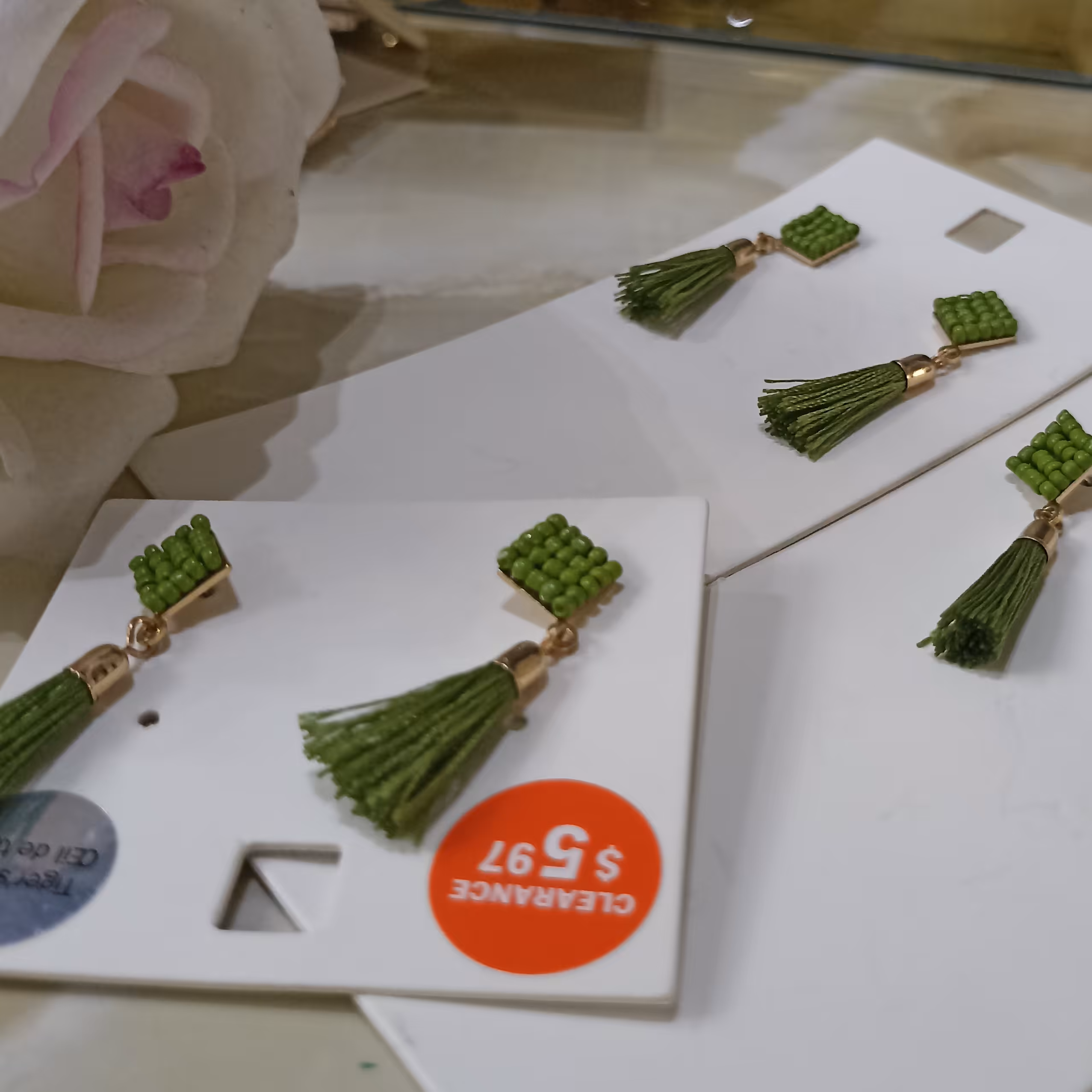 گوشواره های کنفی جدید برند خارجی با کیفیت می تونید ست کنید با رنگ لباستون