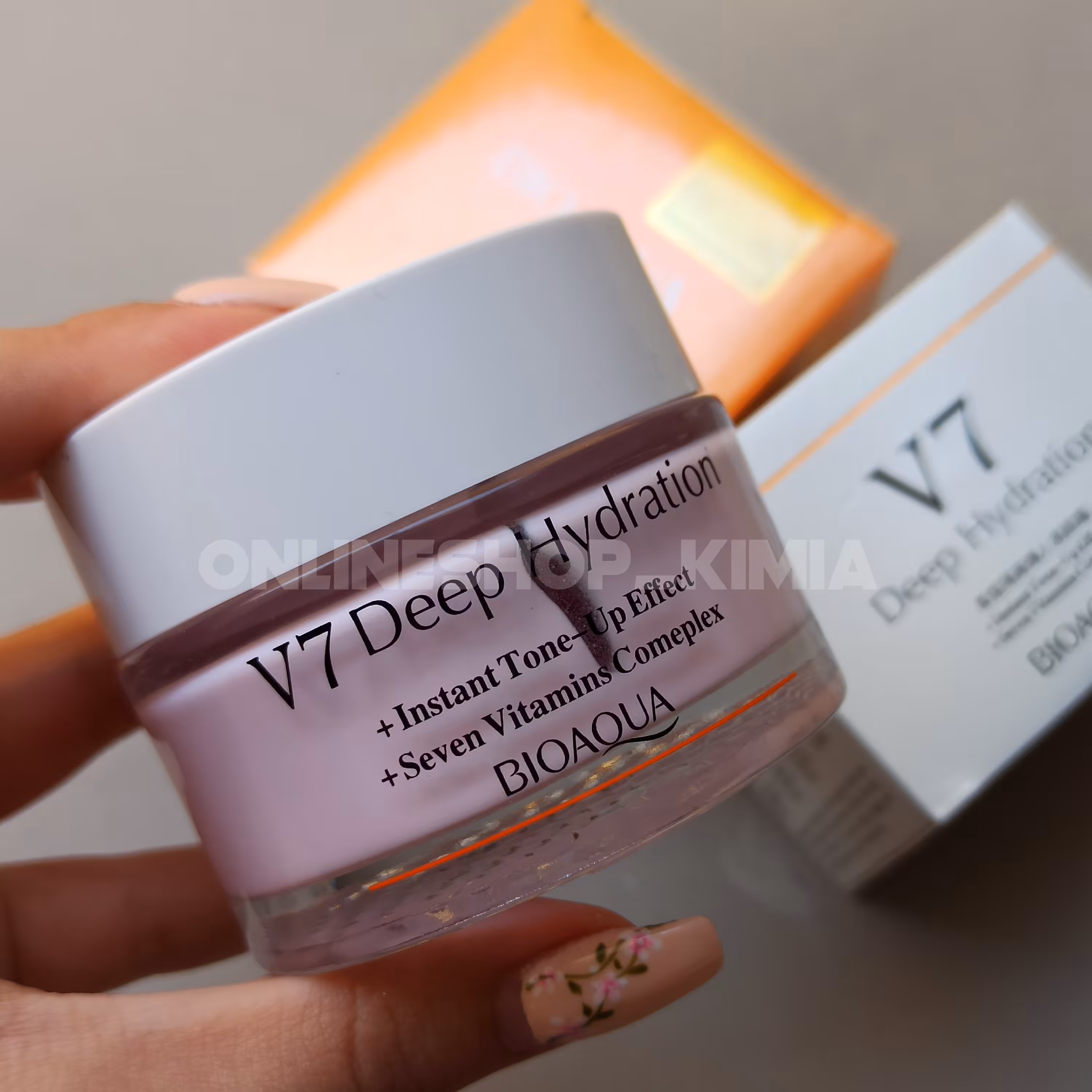 کرم روشن کننده و مرطوب کننده هفت ویتامین بیوآکوا 