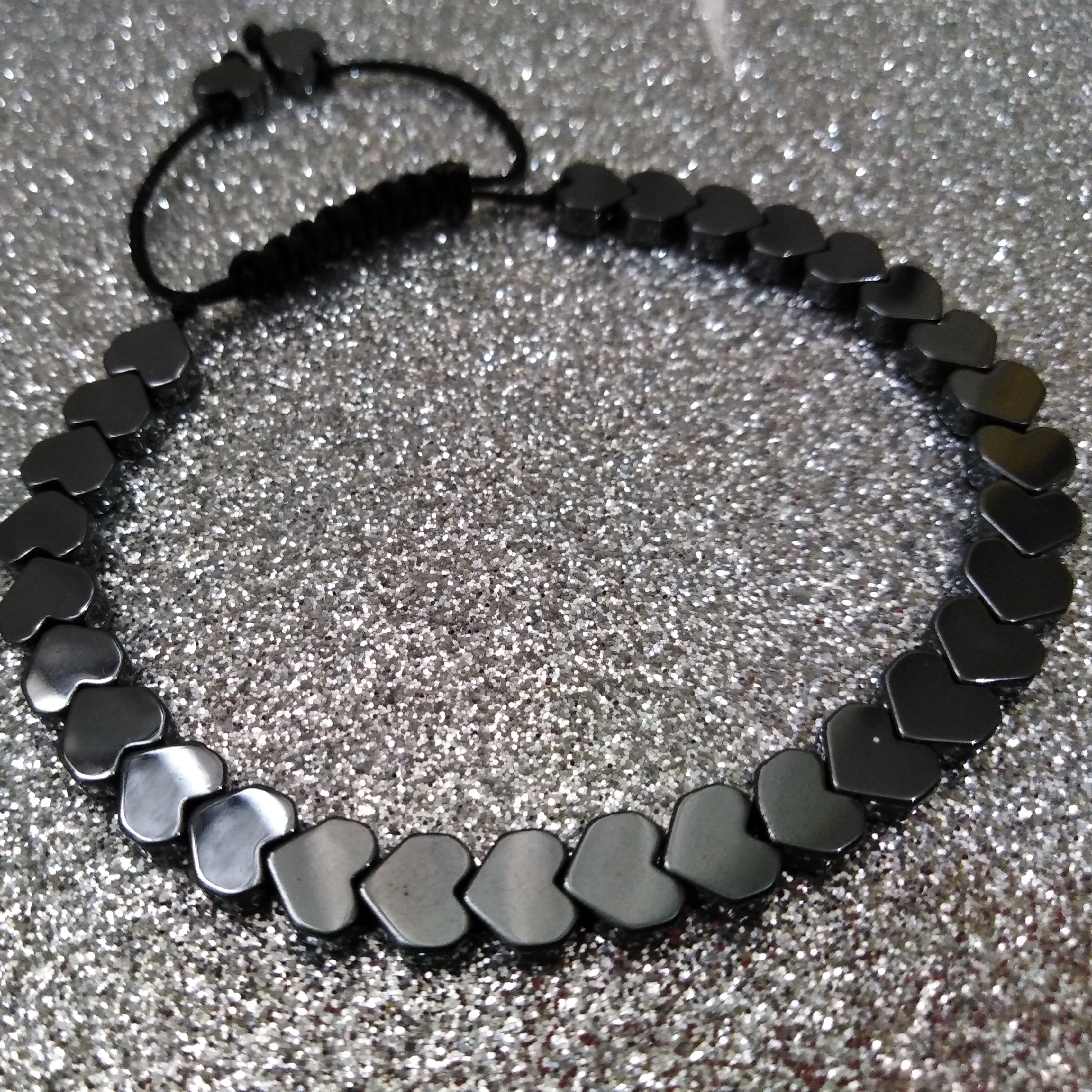 دستبندسنگ حدید  رنگ دودی
طرح قلب  سایزشو